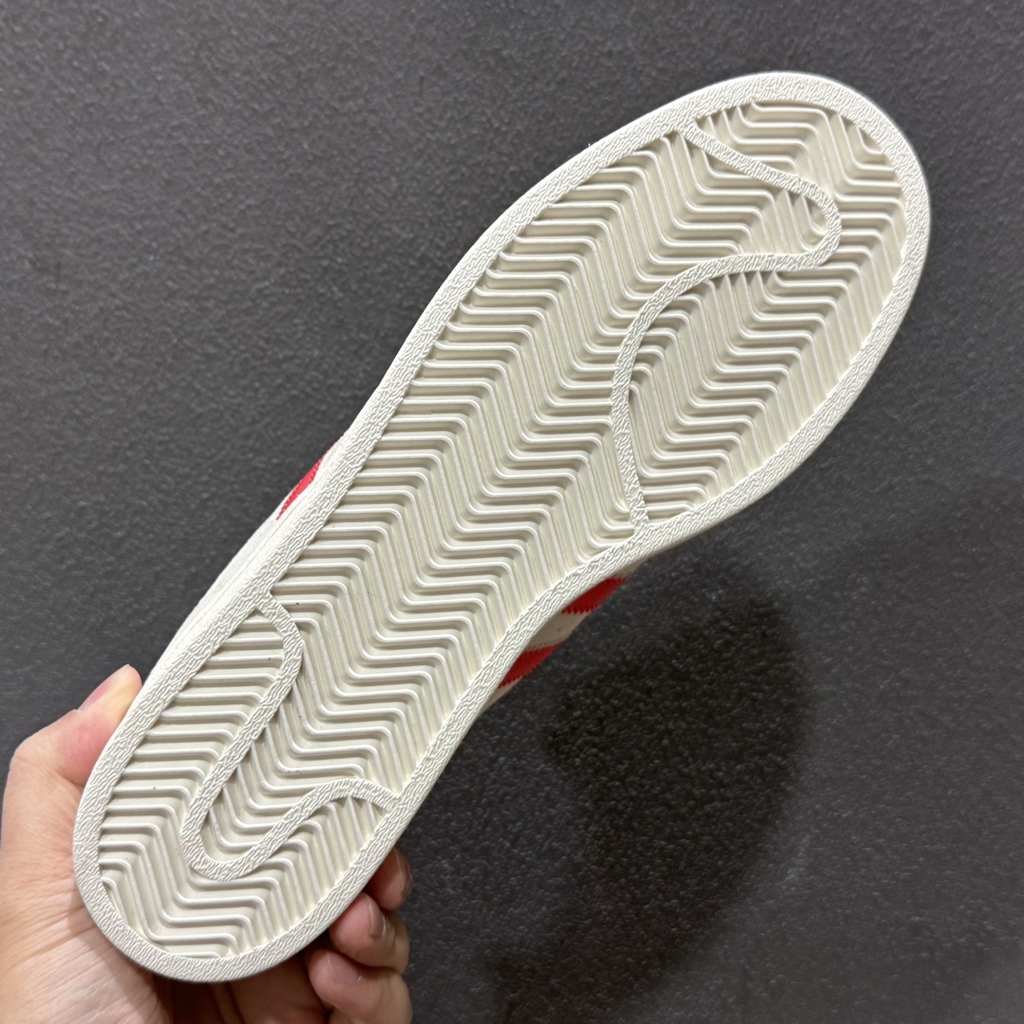 240 adidas Super2026 丙午马年限定款 采用浅灰麂皮 红色皮革 SD6831-331-Chinese UA Cheap High Quatity Brand Clothes Bags handbags Sneakers wholesale wholesaler seller from China Factory suppliers Fashion Clothing Shoes best Quality Beautiful Price 240 adidas Super2026 丙午马年限定款 采用浅灰麂皮 红色皮革 SD6831-331