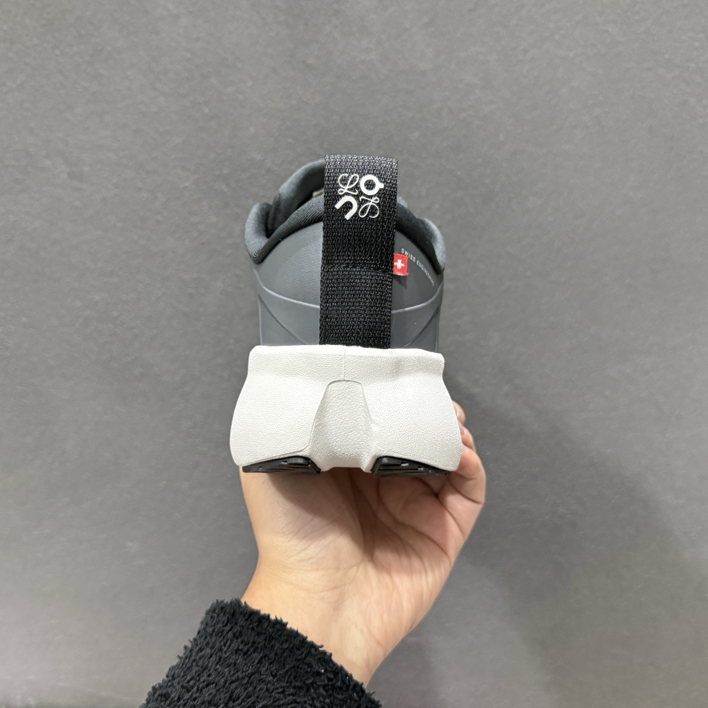 360 LOEWE罗意威 x ON昂跑 联名款 Cloudsolo系列 棕灰 3WF3066-Chinese UA Cheap High Quatity Brand Clothes Bags handbags Sneakers wholesale wholesaler seller from China Factory suppliers Fashion Clothing Shoes best Quality Beautiful Price 360 LOEWE罗意威 x ON昂跑 联名款 Cloudsolo系列 棕灰 3WF3066