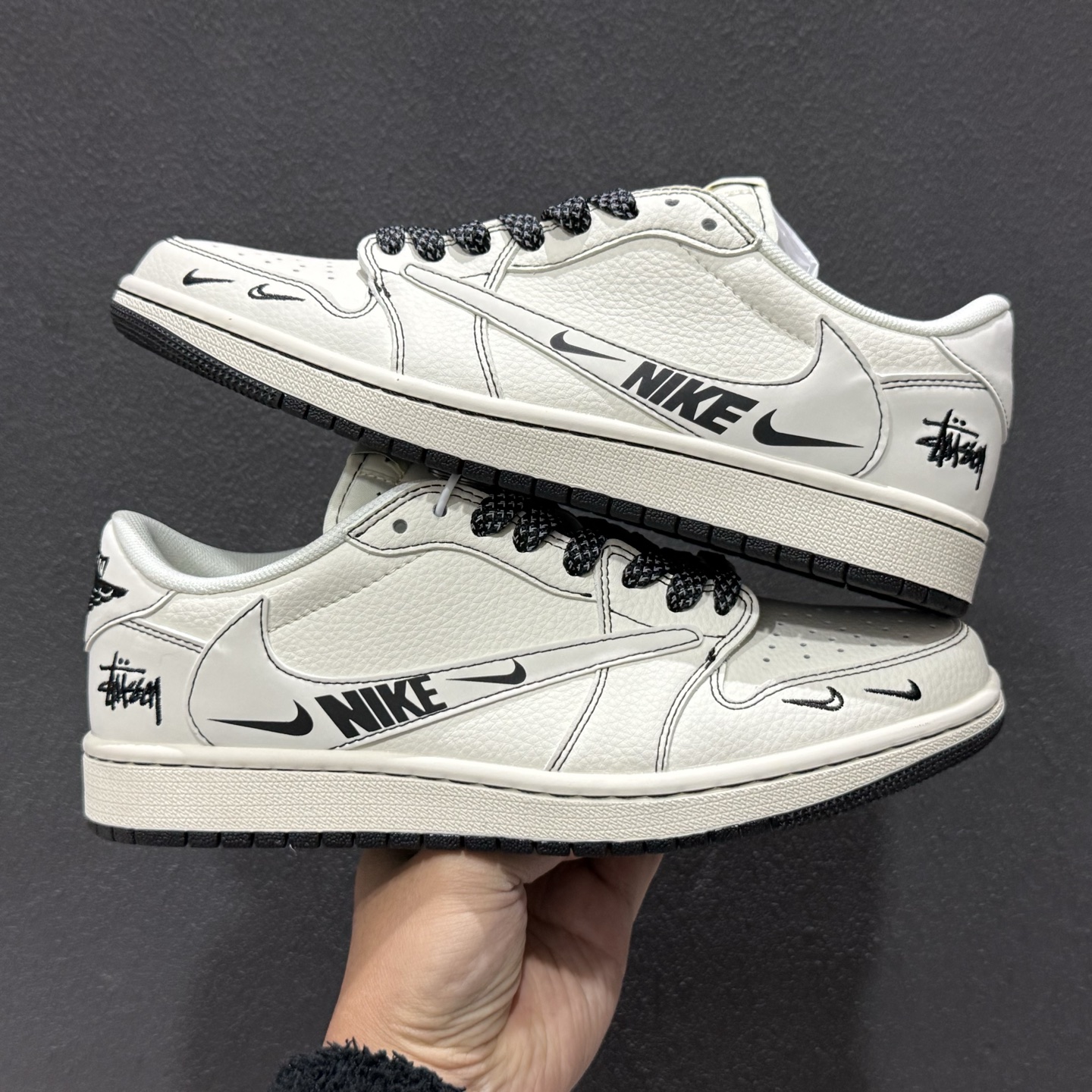 Air Jordan 1 Low AJ1 乔1斯图西联名 高端定制 低帮复古篮球鞋 HH7518-092-Top High Quatity Cheap Sneakers Fashion Clothing Clothes Bags handbags Shoes of all Brand wholesale With The best Quality And Beautiful Price from China Factory Chinese suppliers wholesaler seller Air Jordan 1 Low AJ1 乔1斯图西联名 高端定制 低帮复古篮球鞋 HH7518-092