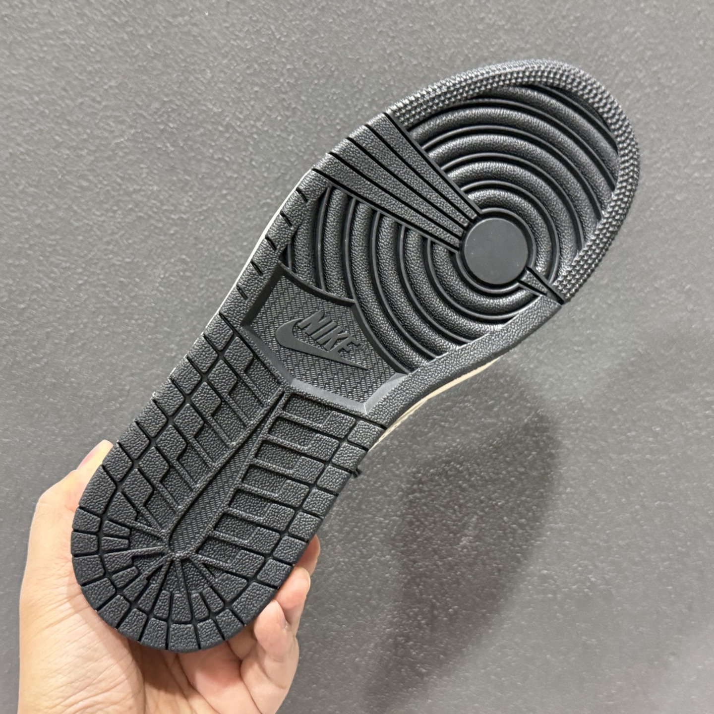 Air Jordan 1 Low AJ1 乔1斯图西联名 高端定制 低帮复古篮球鞋 HH7518-092-Top High Quatity Cheap Sneakers Fashion Clothing Clothes Bags handbags Shoes of all Brand wholesale With The best Quality And Beautiful Price from China Factory Chinese suppliers wholesaler seller Air Jordan 1 Low AJ1 乔1斯图西联名 高端定制 低帮复古篮球鞋 HH7518-092