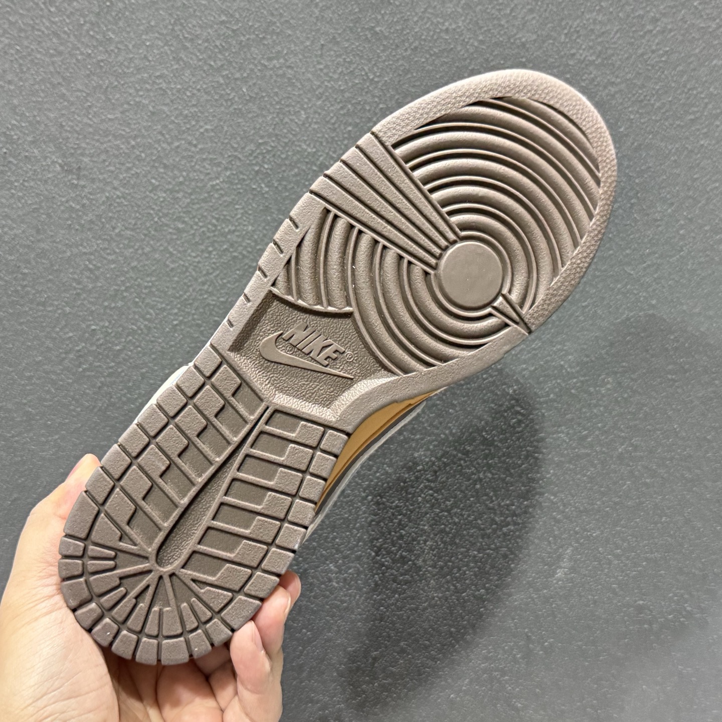 Nike SB Dunk Low 棕榈美德拉 解构绑带 HQ3459-212-Top High Quatity Cheap Sneakers Fashion Clothing Clothes Bags handbags Shoes of all Brand wholesale With The best Quality And Beautiful Price from China Factory Chinese suppliers wholesaler seller Nike SB Dunk Low 棕榈美德拉 解构绑带 HQ3459-212