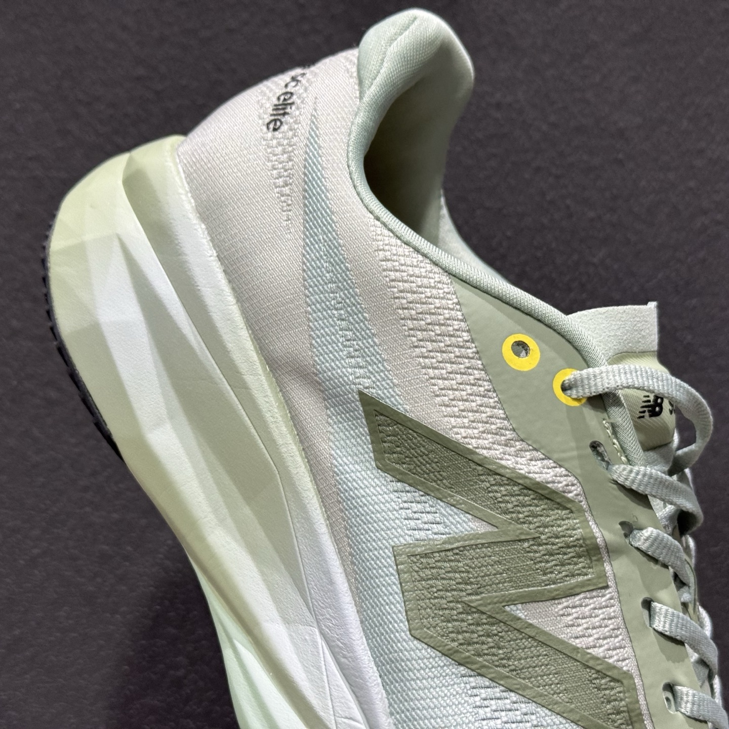 New Balance FuelCell SuperComp Elite v4 运动舒适耐磨 低帮休闲跑步鞋 男款 白黄粉 MRCEL7UH