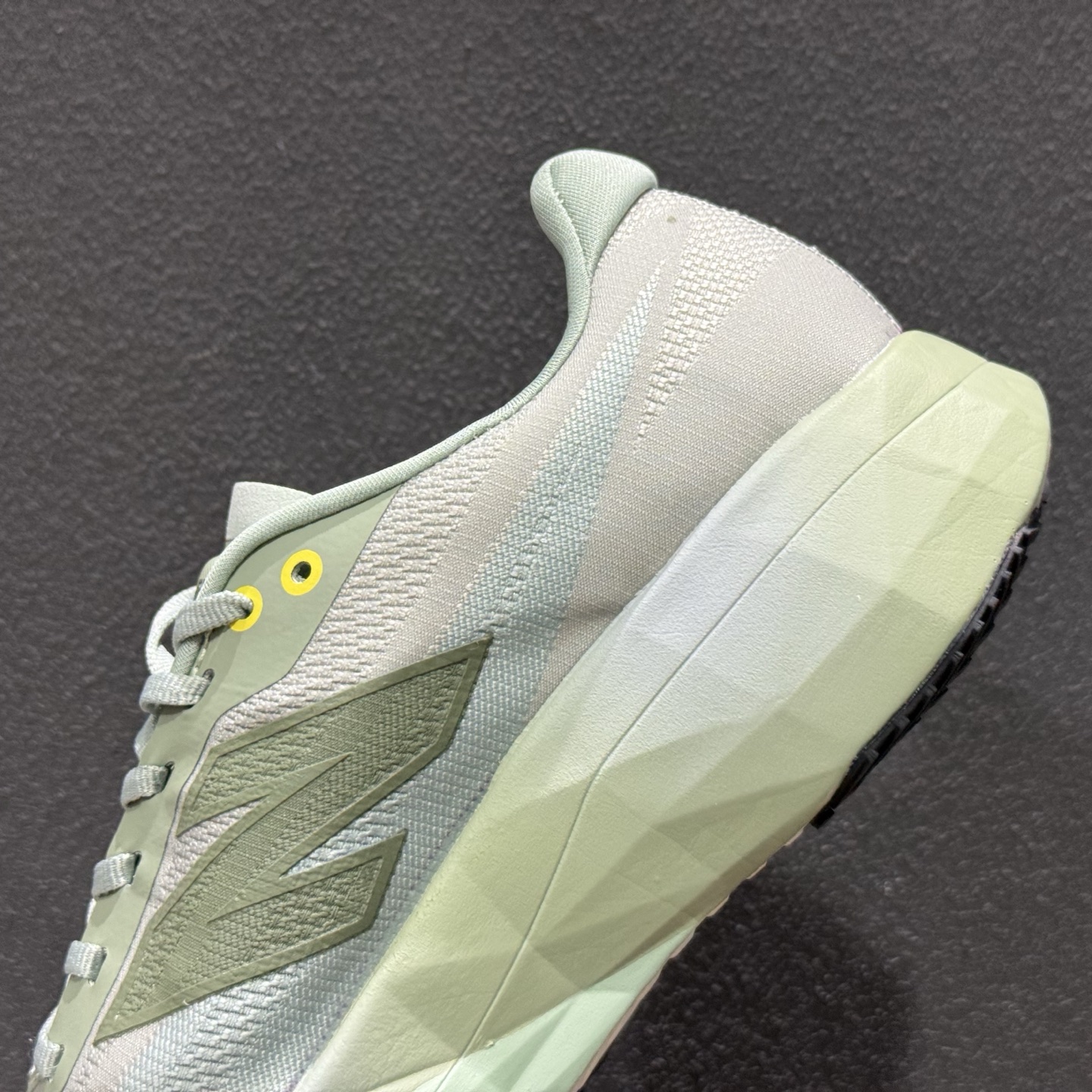 New Balance FuelCell SuperComp Elite v4 运动舒适耐磨 低帮休闲跑步鞋 男款 白黄粉 MRCEL7UH