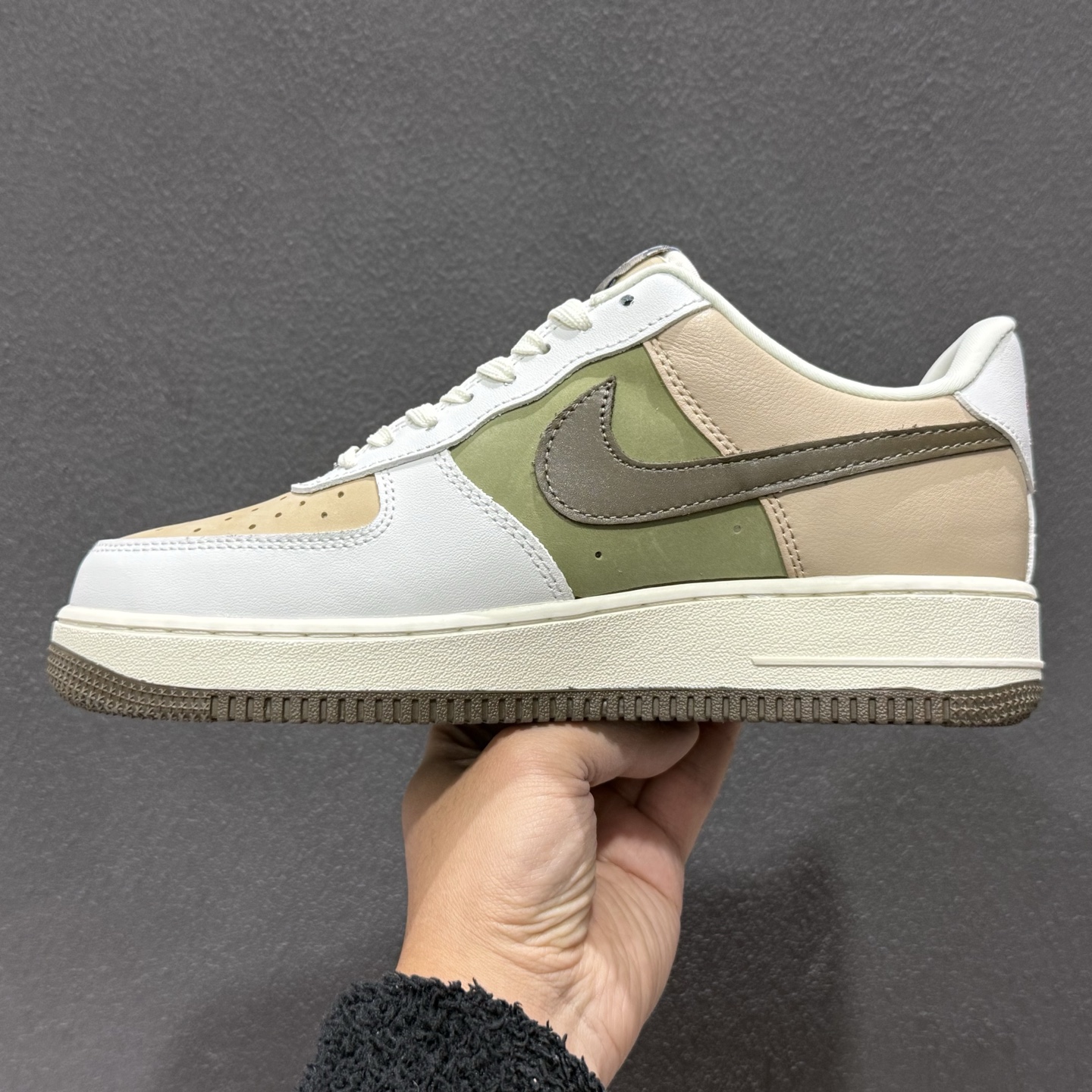 Nike Air Force 1'07 Low 马年限定 卡其绿 空军一号低帮休闲板鞋 DF0188-135-Top High Quatity Cheap Sneakers Fashion Clothing Clothes Bags handbags Shoes of all Brand wholesale With The best Quality And Beautiful Price from China Factory Chinese suppliers wholesaler seller Nike Air Force 1'07 Low 马年限定 卡其绿 空军一号低帮休闲板鞋 DF0188-135