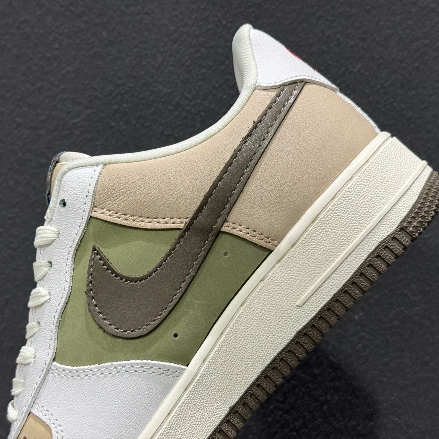 Nike Air Force 1'07 Low 马年限定 卡其绿 空军一号低帮休闲板鞋 DF0188-135-Top High Quatity Cheap Sneakers Fashion Clothing Clothes Bags handbags Shoes of all Brand wholesale With The best Quality And Beautiful Price from China Factory Chinese suppliers wholesaler seller Nike Air Force 1'07 Low 马年限定 卡其绿 空军一号低帮休闲板鞋 DF0188-135