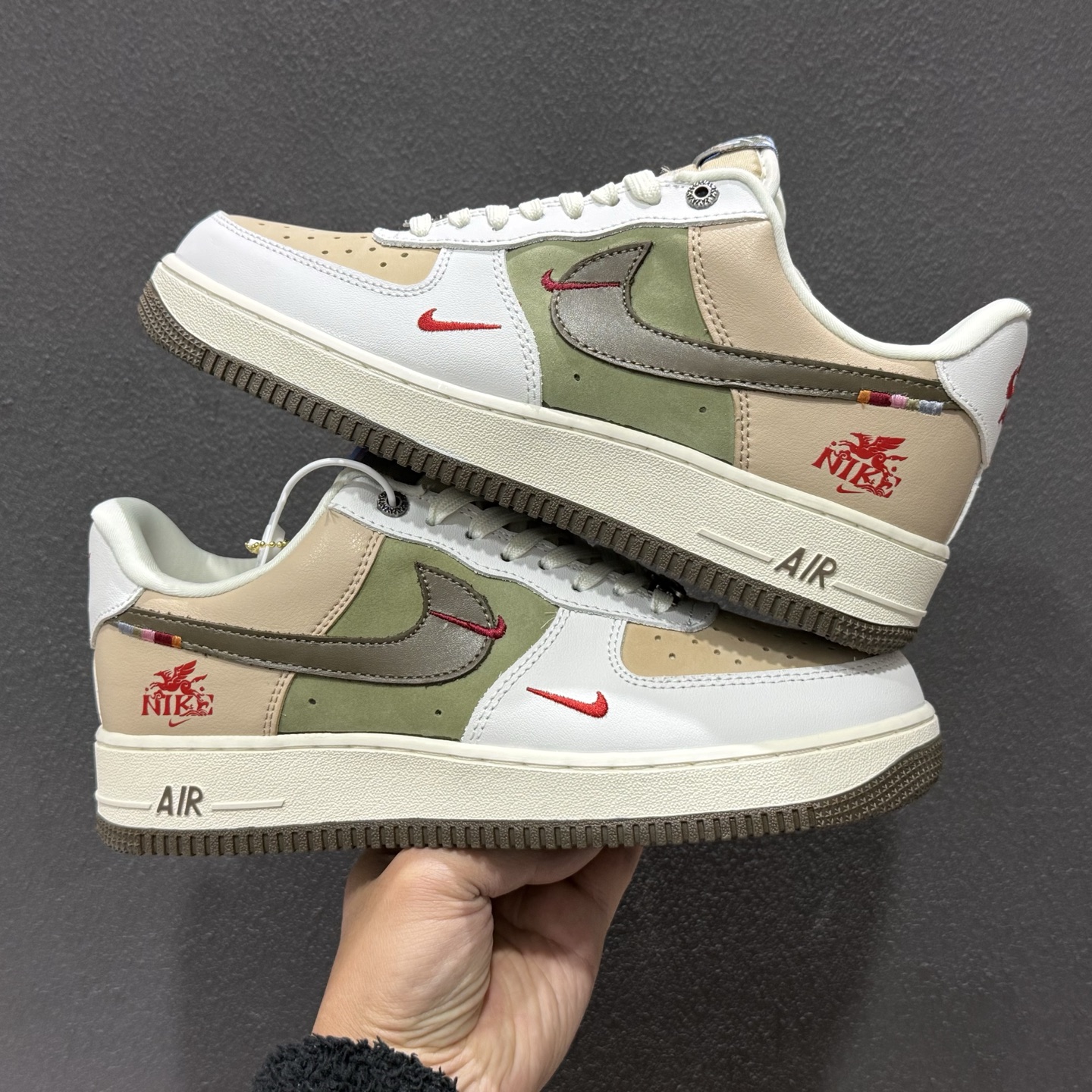 Nike Air Force 1'07 Low 马年限定 卡其绿 空军一号低帮休闲板鞋 DF0188-135-Top High Quatity Cheap Sneakers Fashion Clothing Clothes Bags handbags Shoes of all Brand wholesale With The best Quality And Beautiful Price from China Factory Chinese suppliers wholesaler seller Nike Air Force 1'07 Low 马年限定 卡其绿 空军一号低帮休闲板鞋 DF0188-135