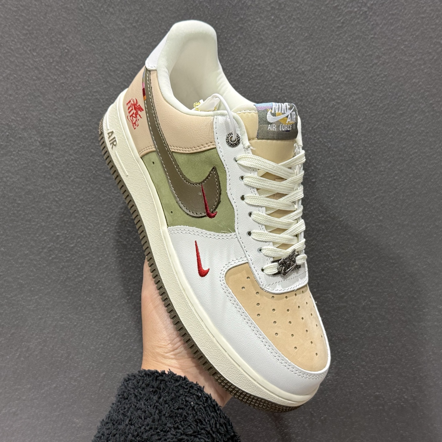 Nike Air Force 1'07 Low 马年限定 卡其绿 空军一号低帮休闲板鞋 DF0188-135-Top High Quatity Cheap Sneakers Fashion Clothing Clothes Bags handbags Shoes of all Brand wholesale With The best Quality And Beautiful Price from China Factory Chinese suppliers wholesaler seller Nike Air Force 1'07 Low 马年限定 卡其绿 空军一号低帮休闲板鞋 DF0188-135