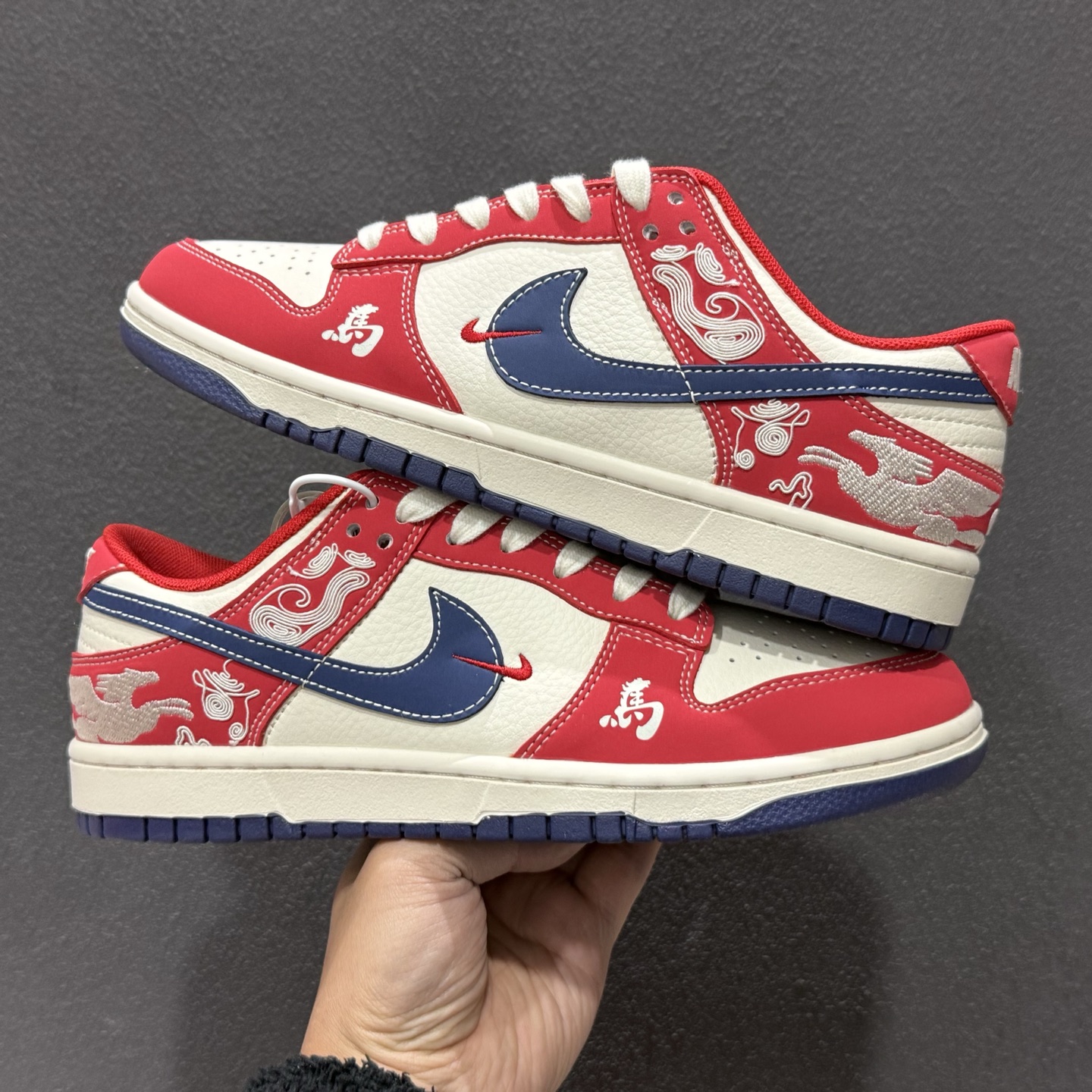 马年开运 Dunk炸场来袭SB DUNK LOW Dunk Low经典鞋型注入马年开运设计 红白蓝 JJ2508-602-Top High Quatity Cheap Sneakers Fashion Clothing Clothes Bags handbags Shoes of all Brand wholesale With The best Quality And Beautiful Price from China Factory Chinese suppliers wholesaler seller 马年开运 Dunk炸场来袭SB DUNK LOW Dunk Low经典鞋型注入马年开运设计 红白蓝 JJ2508-602