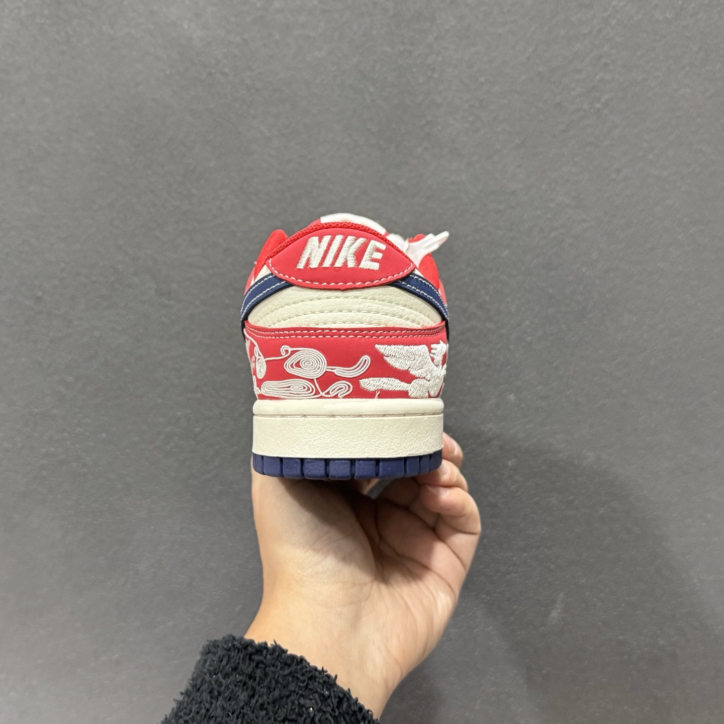 马年开运 Dunk炸场来袭SB DUNK LOW Dunk Low经典鞋型注入马年开运设计 红白蓝 JJ2508-602-Top High Quatity Cheap Sneakers Fashion Clothing Clothes Bags handbags Shoes of all Brand wholesale With The best Quality And Beautiful Price from China Factory Chinese suppliers wholesaler seller 马年开运 Dunk炸场来袭SB DUNK LOW Dunk Low经典鞋型注入马年开运设计 红白蓝 JJ2508-602