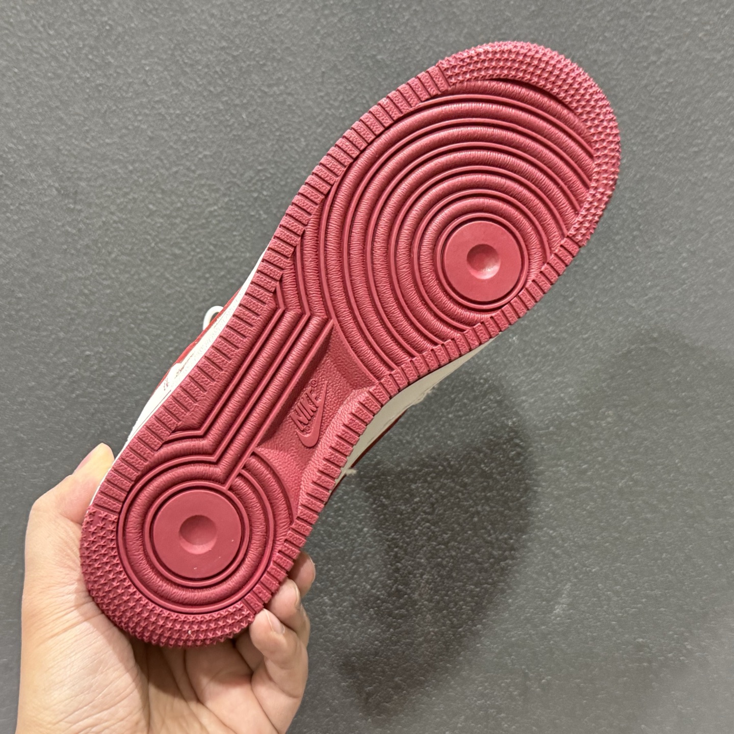 Nike Air Force 1'07 Low 马年限定 红白撞色 空军一号低帮休闲板鞋 JP2026-133-Top High Quatity Cheap Sneakers Fashion Clothing Clothes Bags handbags Shoes of all Brand wholesale With The best Quality And Beautiful Price from China Factory Chinese suppliers wholesaler seller Nike Air Force 1'07 Low 马年限定 红白撞色 空军一号低帮休闲板鞋 JP2026-133