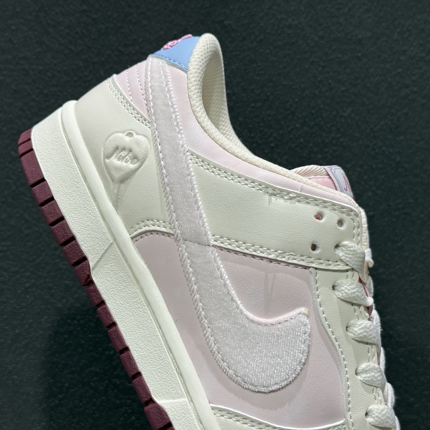 220 Nike SB Dunk Low 情人节限定 IQ1145-610-Chinese UA Cheap High Quatity Brand Clothes Bags handbags Sneakers wholesale wholesaler seller from China Factory suppliers Fashion Clothing Shoes best Quality Beautiful Price 220 Nike SB Dunk Low 情人节限定 IQ1145-610