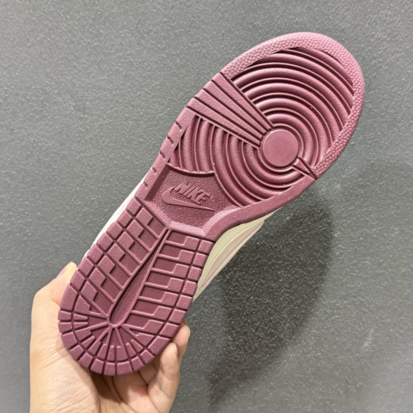 220 Nike SB Dunk Low 情人节限定 IQ1145-610-Chinese UA Cheap High Quatity Brand Clothes Bags handbags Sneakers wholesale wholesaler seller from China Factory suppliers Fashion Clothing Shoes best Quality Beautiful Price 220 Nike SB Dunk Low 情人节限定 IQ1145-610