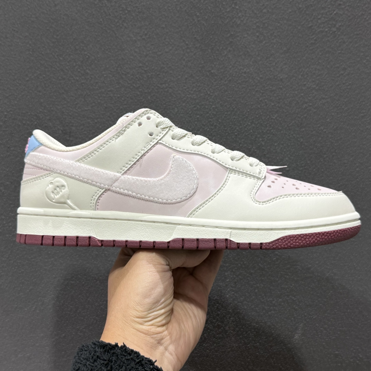 220 Nike SB Dunk Low 情人节限定 IQ1145-610-Chinese UA Cheap High Quatity Brand Clothes Bags handbags Sneakers wholesale wholesaler seller from China Factory suppliers Fashion Clothing Shoes best Quality Beautiful Price 220 Nike SB Dunk Low 情人节限定 IQ1145-610