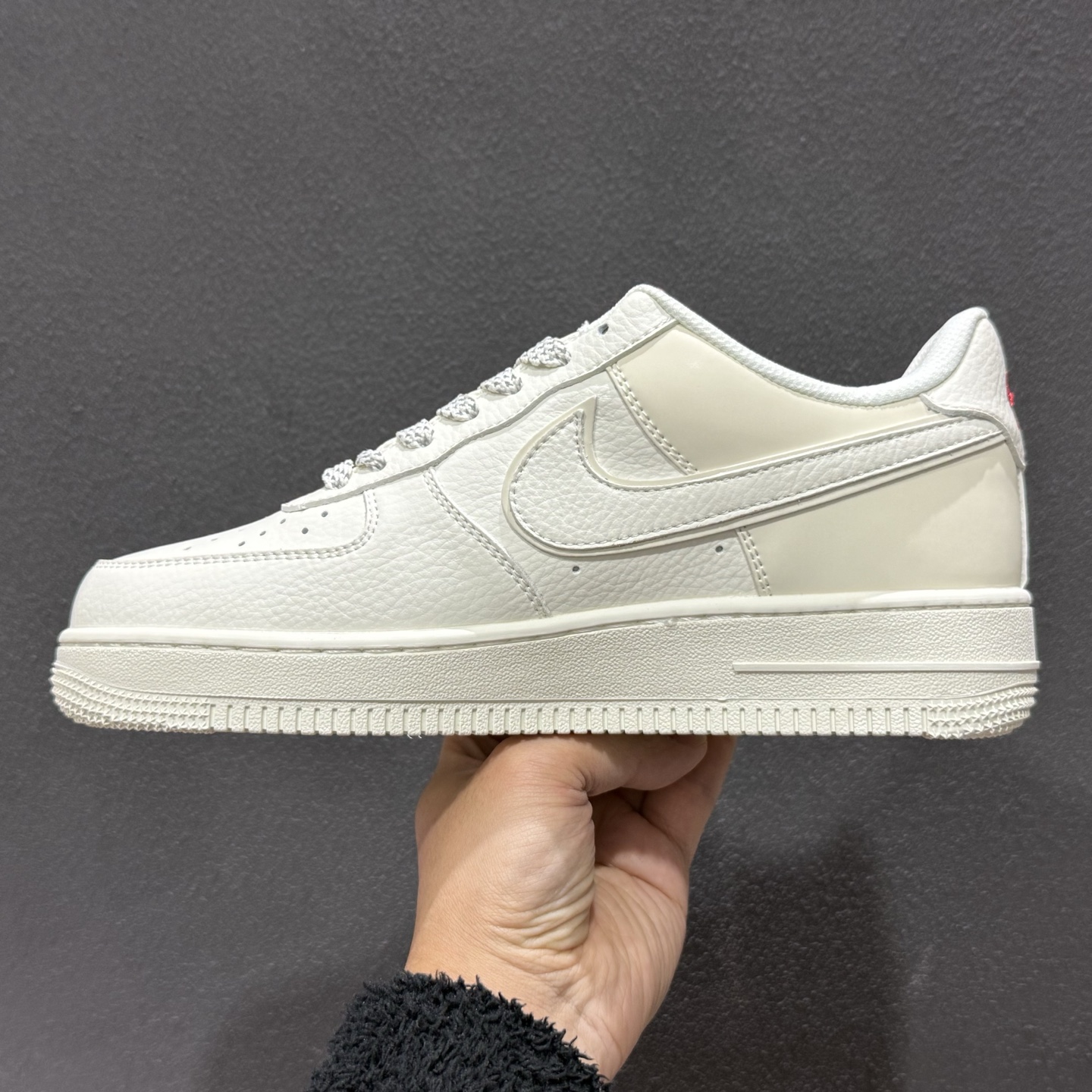 Nike Air Force 1 2026 丙午马年限定款 采用纯白基底 CS5288-065