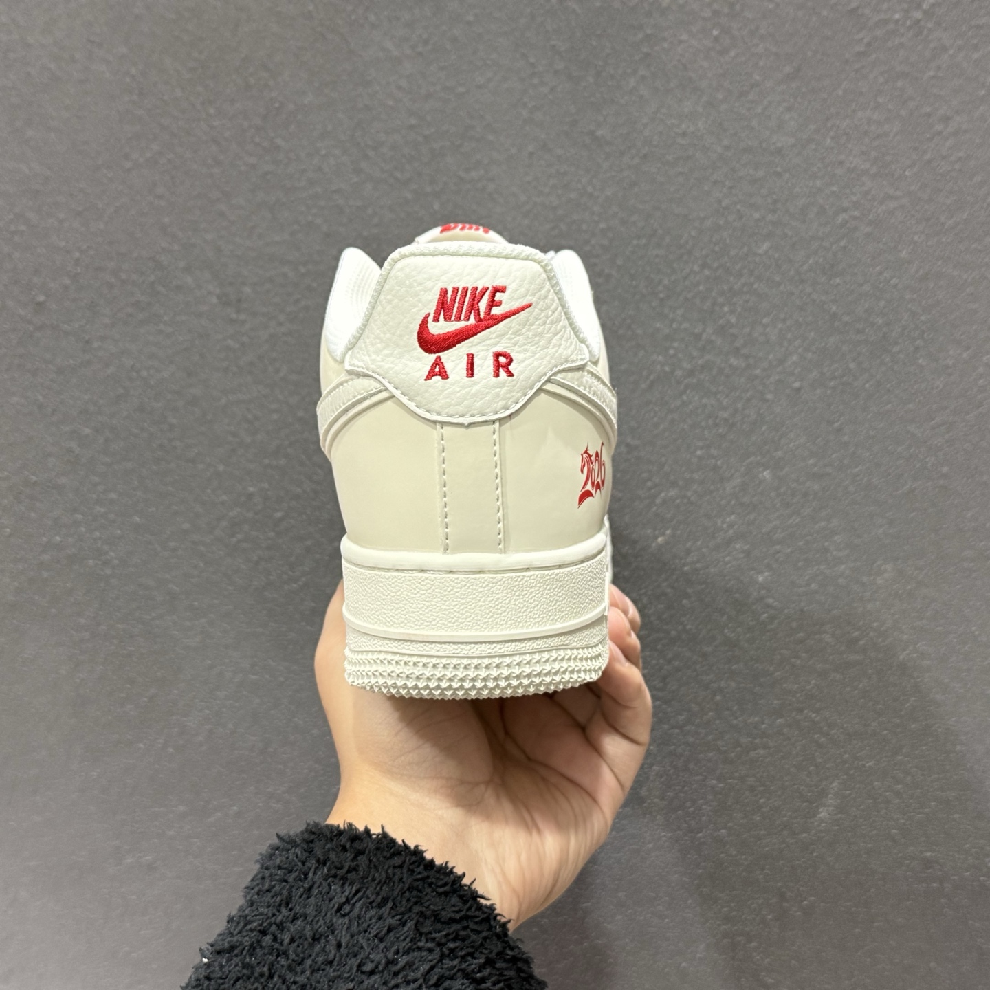 Nike Air Force 1 2026 丙午马年限定款 采用纯白基底 CS5288-065
