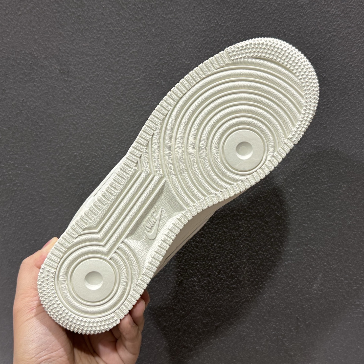 Nike Air Force 1 2026 丙午马年限定款 采用纯白基底 CS5288-065