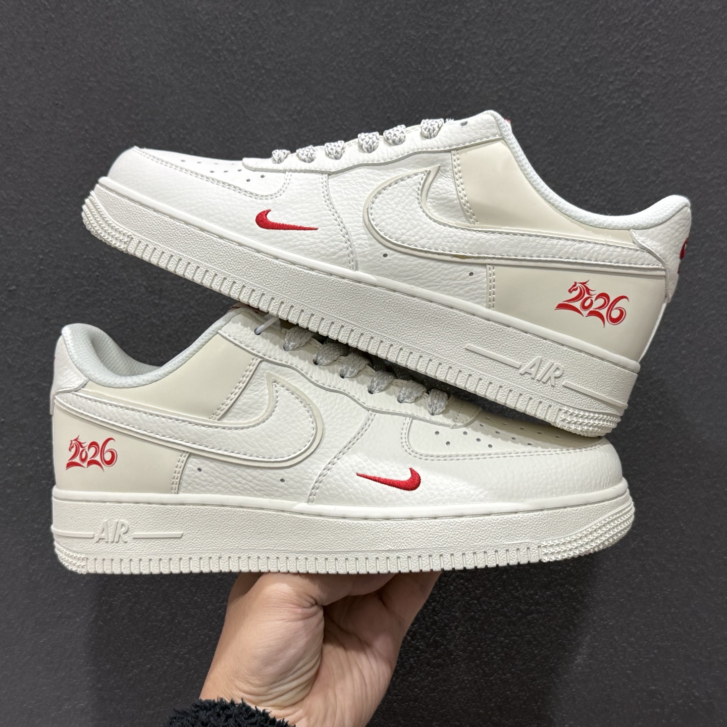 Nike Air Force 1 2026 丙午马年限定款 采用纯白基底 CS5288-065