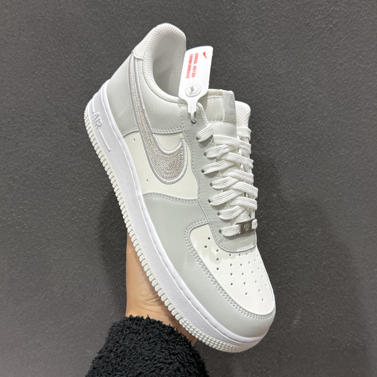 200 Nike Air Force 1'07 Low 白灰刺绣 空军一号低帮休闲板鞋 IB6842-100