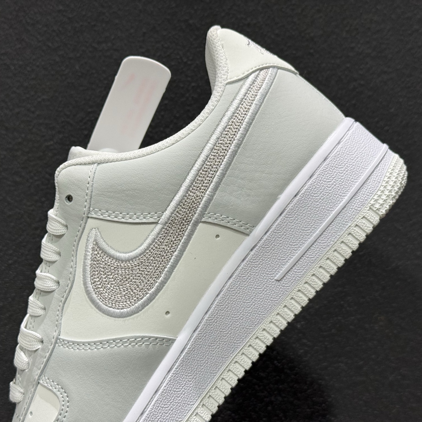 200 Nike Air Force 1'07 Low 白灰刺绣 空军一号低帮休闲板鞋 IB6842-100