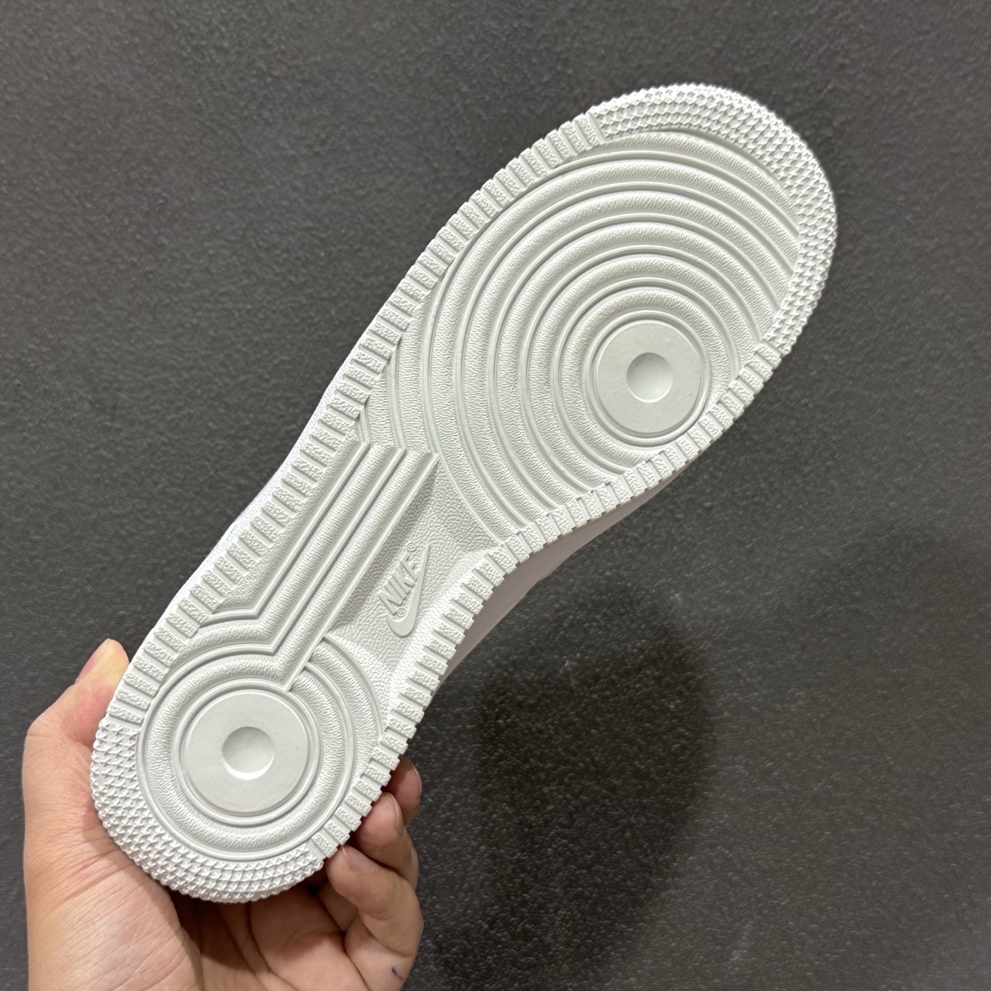200 Nike Air Force 1'07 Low 白灰刺绣 空军一号低帮休闲板鞋 IB6842-100