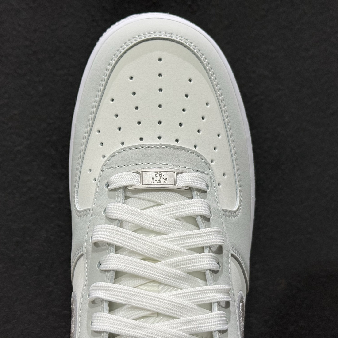 200 Nike Air Force 1'07 Low 白灰刺绣 空军一号低帮休闲板鞋 IB6842-100