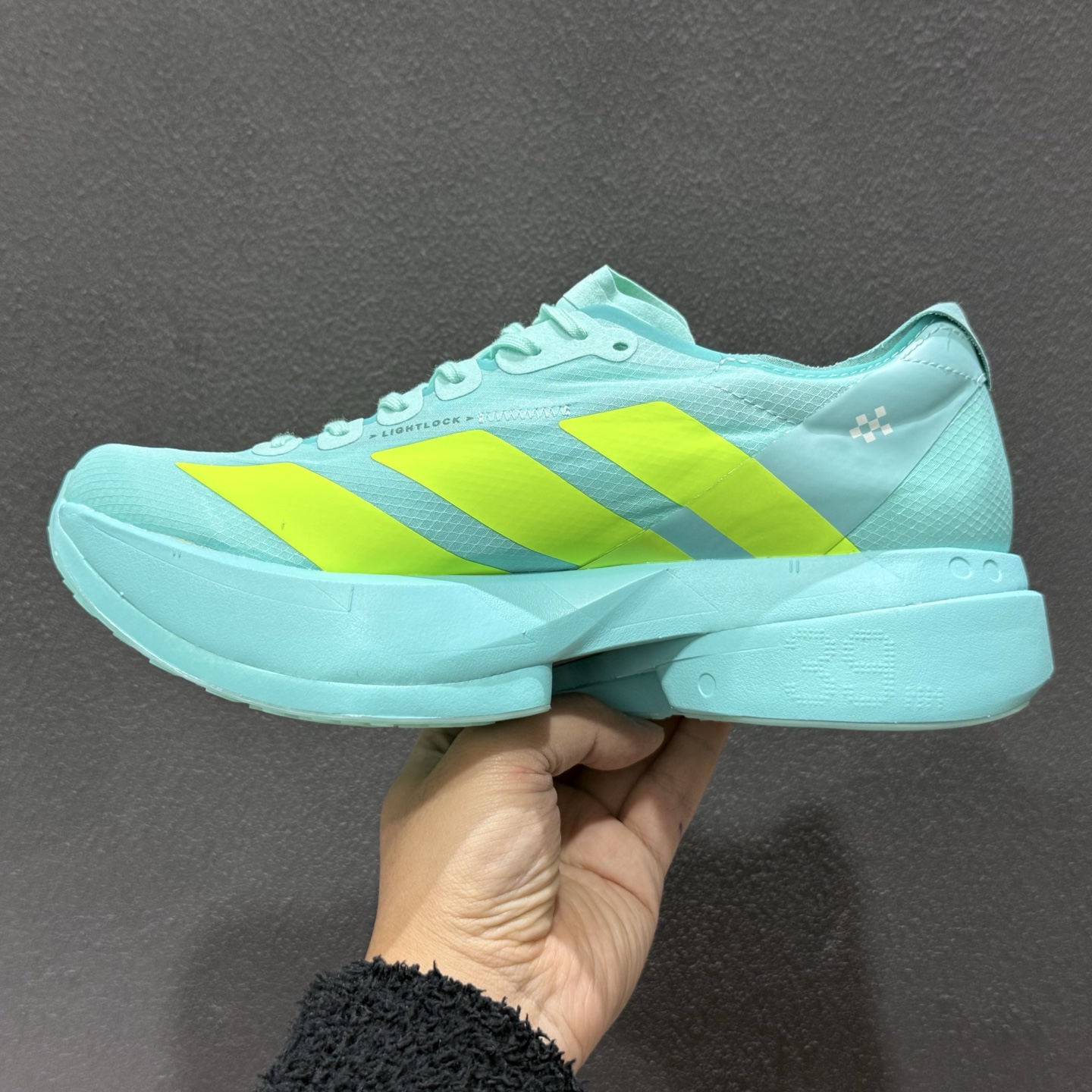 外贸版 Adidas Adizero Adios 4M 阿迪透气轻盈低帮跑步鞋 JR1251-111-Top High Quatity Cheap Sneakers Fashion Clothing Clothes Bags handbags Shoes of all Brand wholesale With The best Quality And Beautiful Price from China Factory Chinese suppliers wholesaler seller 外贸版 Adidas Adizero Adios 4M 阿迪透气轻盈低帮跑步鞋 JR1251-111