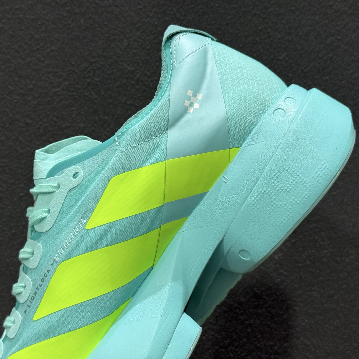 外贸版 Adidas Adizero Adios 4M 阿迪透气轻盈低帮跑步鞋 JR1251-111-Top High Quatity Cheap Sneakers Fashion Clothing Clothes Bags handbags Shoes of all Brand wholesale With The best Quality And Beautiful Price from China Factory Chinese suppliers wholesaler seller 外贸版 Adidas Adizero Adios 4M 阿迪透气轻盈低帮跑步鞋 JR1251-111