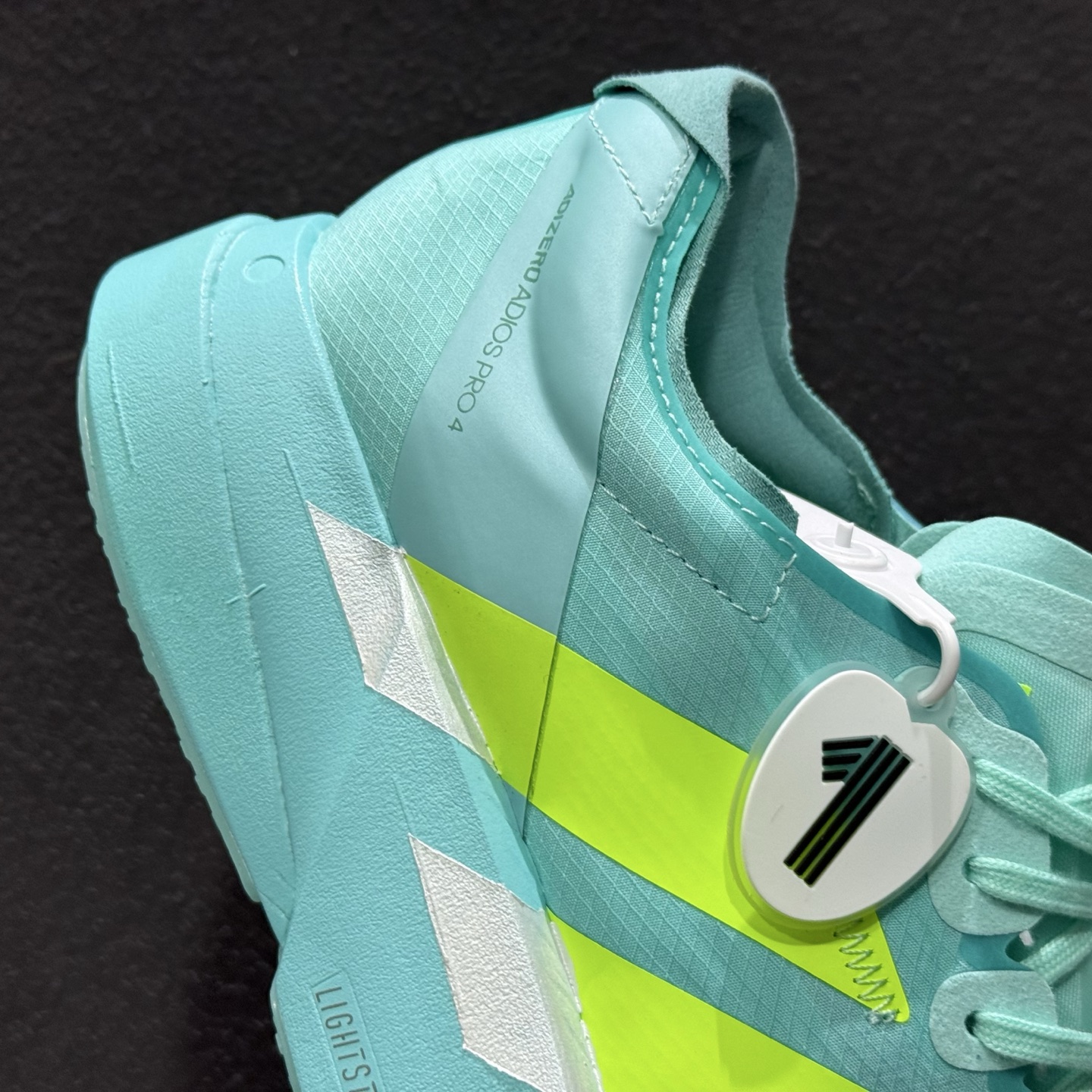 外贸版 Adidas Adizero Adios 4M 阿迪透气轻盈低帮跑步鞋 JR1251-111-Top High Quatity Cheap Sneakers Fashion Clothing Clothes Bags handbags Shoes of all Brand wholesale With The best Quality And Beautiful Price from China Factory Chinese suppliers wholesaler seller 外贸版 Adidas Adizero Adios 4M 阿迪透气轻盈低帮跑步鞋 JR1251-111