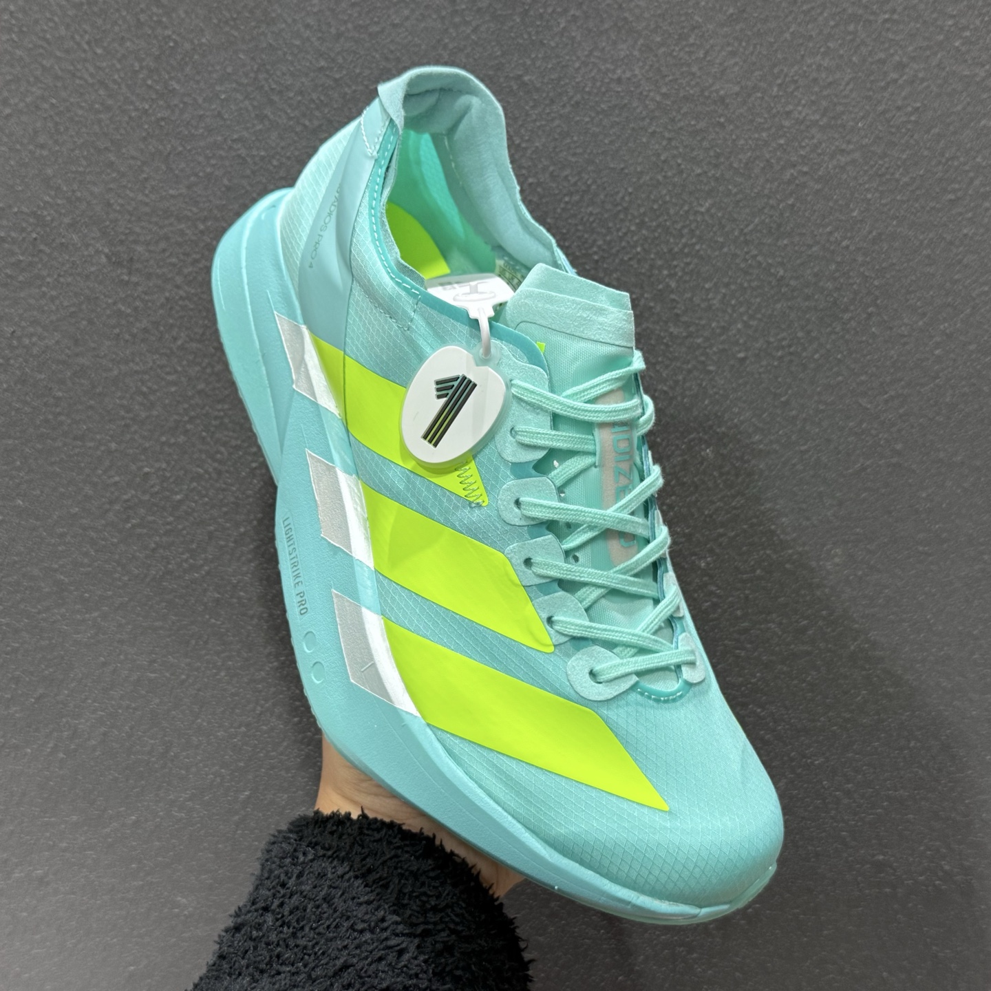 外贸版 Adidas Adizero Adios 4M 阿迪透气轻盈低帮跑步鞋 JR1251-111-Top High Quatity Cheap Sneakers Fashion Clothing Clothes Bags handbags Shoes of all Brand wholesale With The best Quality And Beautiful Price from China Factory Chinese suppliers wholesaler seller 外贸版 Adidas Adizero Adios 4M 阿迪透气轻盈低帮跑步鞋 JR1251-111