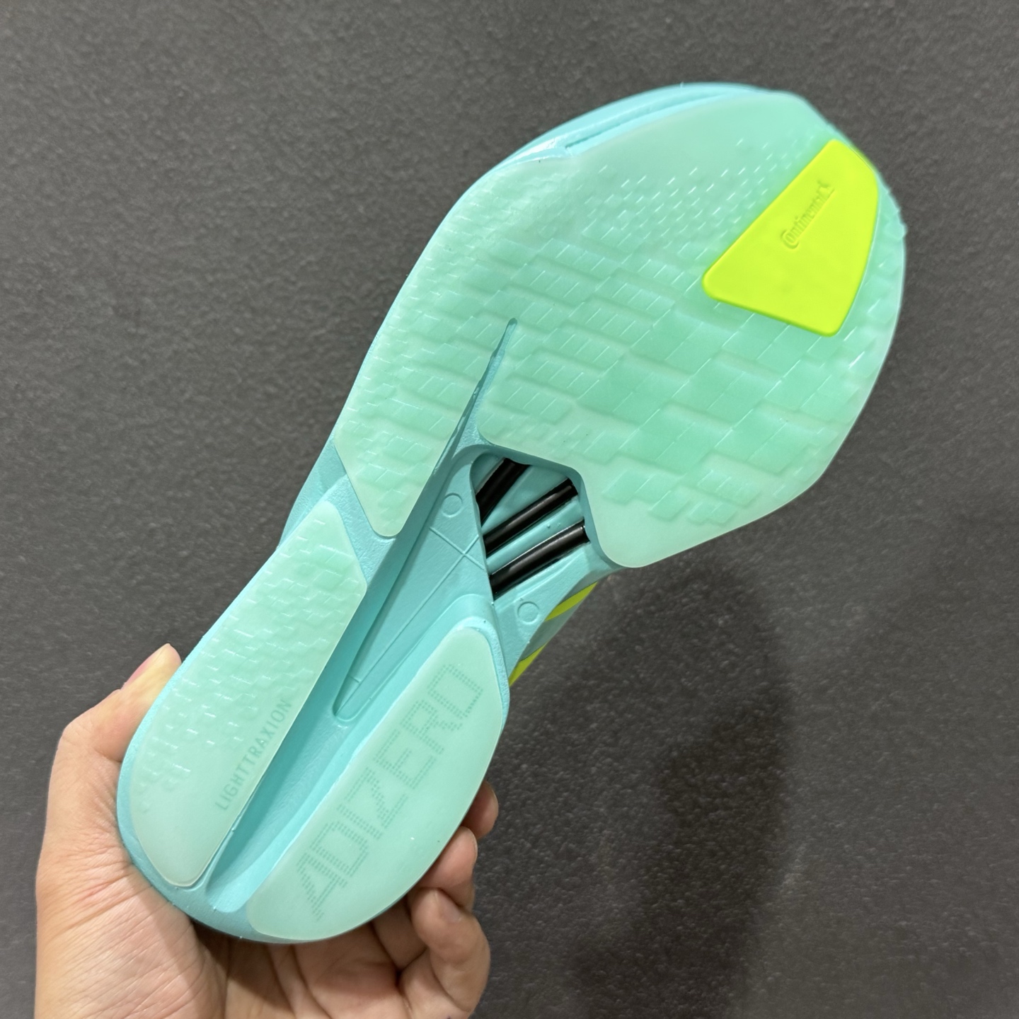 外贸版 Adidas Adizero Adios 4M 阿迪透气轻盈低帮跑步鞋 JR1251-111-Top High Quatity Cheap Sneakers Fashion Clothing Clothes Bags handbags Shoes of all Brand wholesale With The best Quality And Beautiful Price from China Factory Chinese suppliers wholesaler seller 外贸版 Adidas Adizero Adios 4M 阿迪透气轻盈低帮跑步鞋 JR1251-111