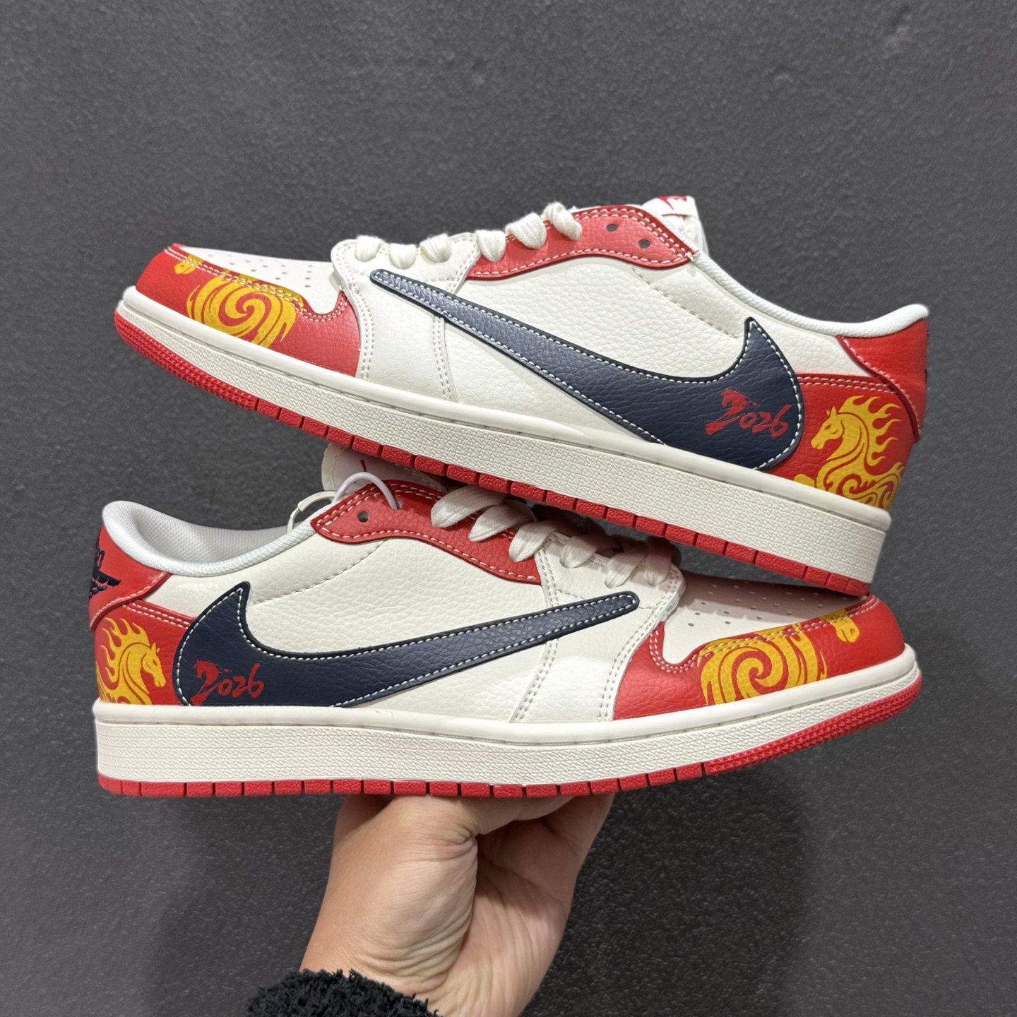 Air Jordan 1 Low 2026 丙午马年限定款 鞋身融入祥云 马形暗纹刺绣 JY6988-123-Top High Quatity Cheap Sneakers Fashion Clothing Clothes Bags handbags Shoes of all Brand wholesale With The best Quality And Beautiful Price from China Factory Chinese suppliers wholesaler seller Air Jordan 1 Low 2026 丙午马年限定款 鞋身融入祥云 马形暗纹刺绣 JY6988-123
