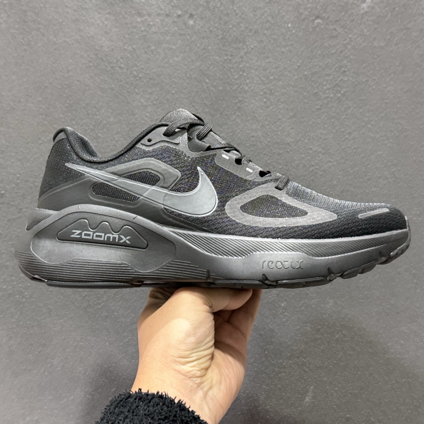 Nike Structure PLUS 轻量跑鞋鞋面采用透气工程网眼材质制作 HQ3048-102 Nike Structure PLUS 轻量跑鞋鞋面采用透气工程网眼材质制作 HQ3048-102
