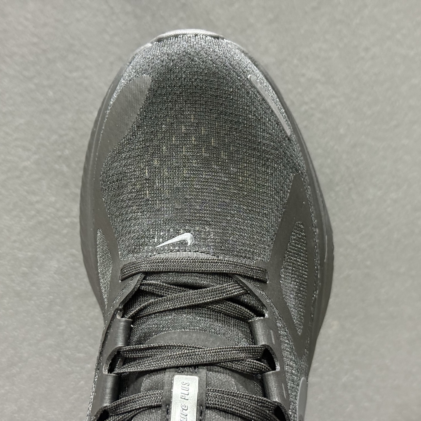 Nike Structure PLUS 轻量跑鞋鞋面采用透气工程网眼材质制作 HQ3048-102 Nike Structure PLUS 轻量跑鞋鞋面采用透气工程网眼材质制作 HQ3048-102