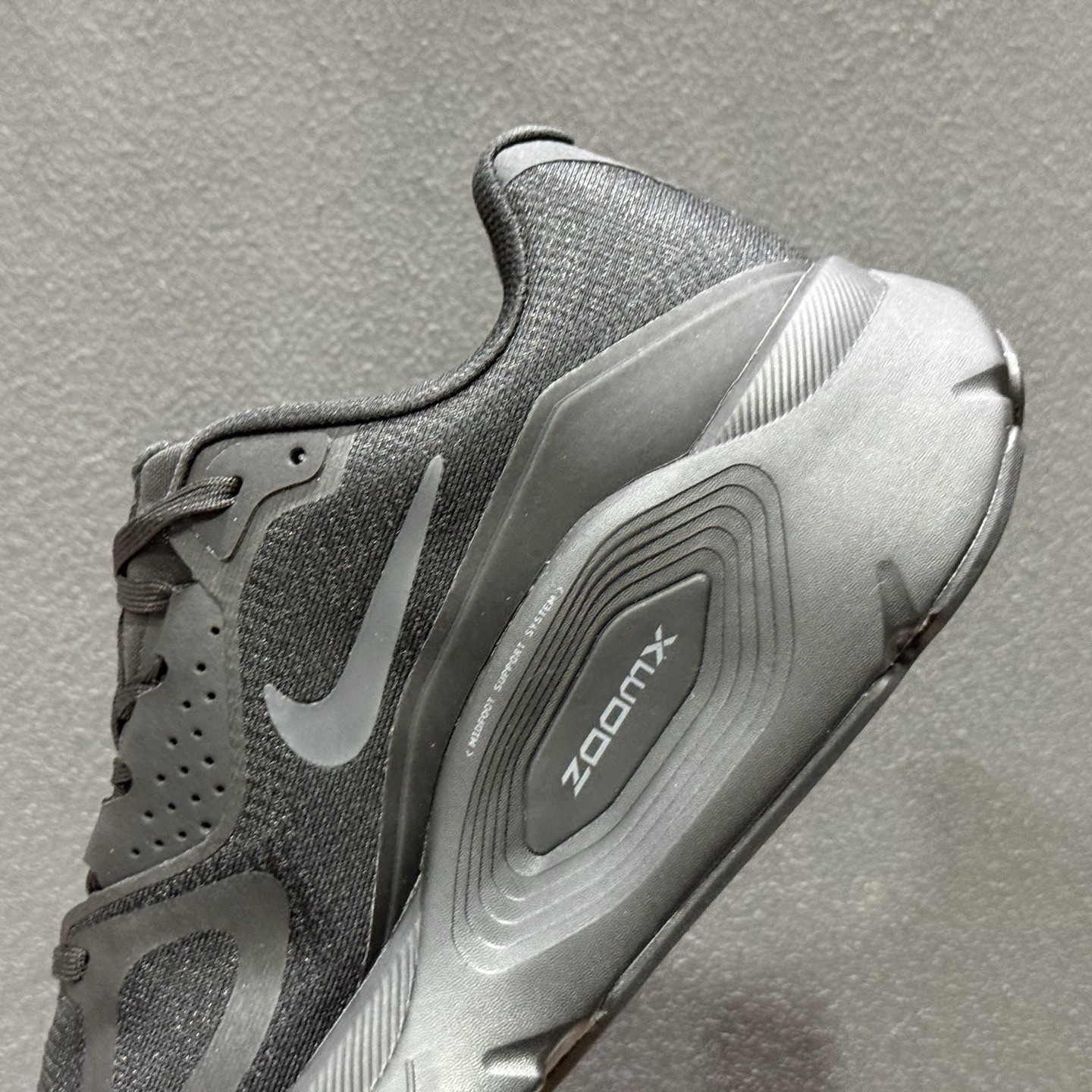 Nike Structure PLUS 轻量跑鞋鞋面采用透气工程网眼材质制作 HQ3048-102 Nike Structure PLUS 轻量跑鞋鞋面采用透气工程网眼材质制作 HQ3048-102