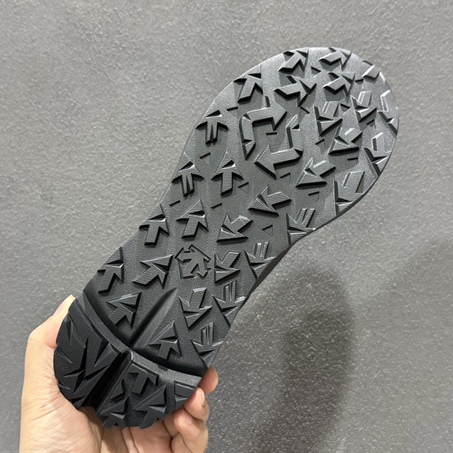 360 DESCENTE迪桑特轻盈防水时尚休闲运动覆盖防水男子越野跑鞋-Chinese UA Cheap High Quatity Brand Clothes Bags handbags Sneakers wholesale wholesaler seller from China Factory suppliers Fashion Clothing Shoes best Quality Beautiful Price 360 DESCENTE迪桑特轻盈防水时尚休闲运动覆盖防水男子越野跑鞋