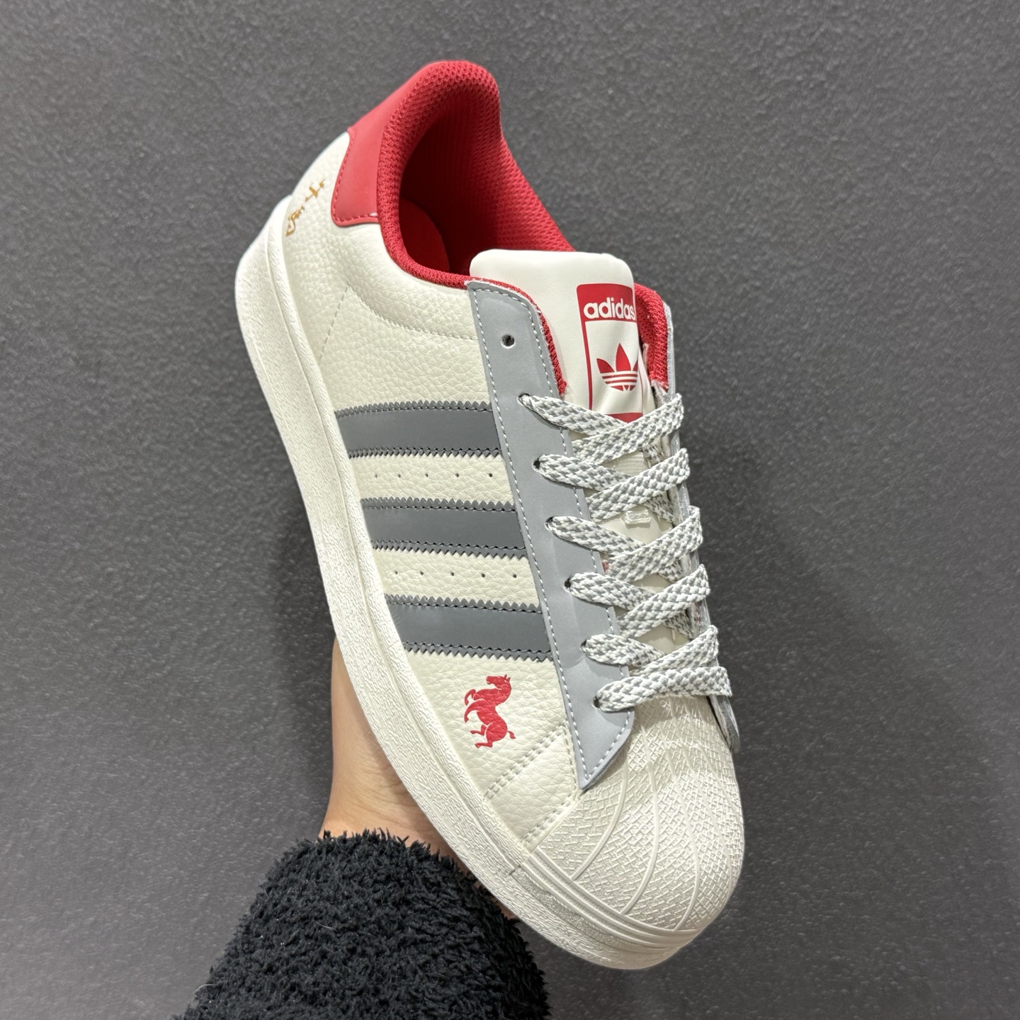 Adidas Gazelle INdoor 马年定制 贝壳头 三叶草休闲防滑耐磨低帮板鞋 SD6826-331-Top High Quatity Cheap Sneakers Fashion Clothing Clothes Bags handbags Shoes of all Brand wholesale With The best Quality And Beautiful Price from China Factory Chinese suppliers wholesaler seller Adidas Gazelle INdoor 马年定制 贝壳头 三叶草休闲防滑耐磨低帮板鞋 SD6826-331