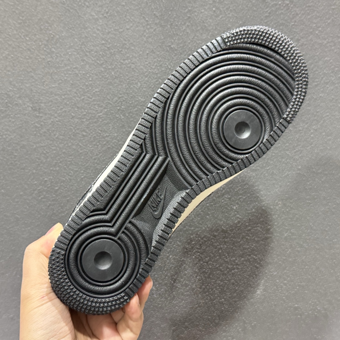Nike Air Force 1 Low x Louis Vuitton x Supreme 三方联名定制款 KG6699-F56-Top High Quatity Cheap Sneakers Fashion Clothing Clothes Bags handbags Shoes of all Brand wholesale With The best Quality And Beautiful Price from China Factory Chinese suppliers wholesaler seller Nike Air Force 1 Low x Louis Vuitton x Supreme 三方联名定制款 KG6699-F56