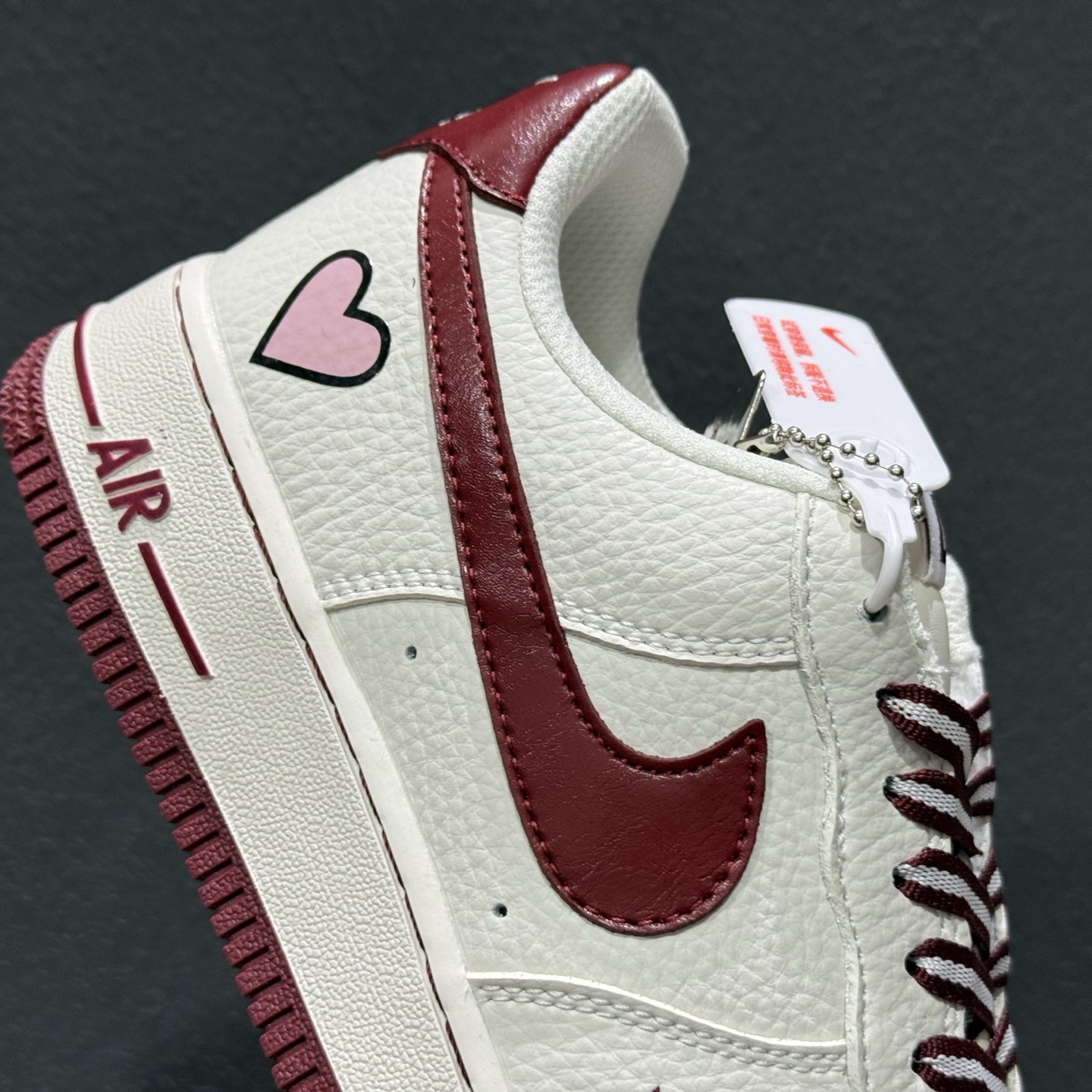Nike Air Force 1'07 Low 情人节限定 白韵红缘 空军一号低帮休闲板鞋 NH0601-539 Nike Air Force 1'07 Low 情人节限定 白韵红缘 空军一号低帮休闲板鞋 NH0601-539