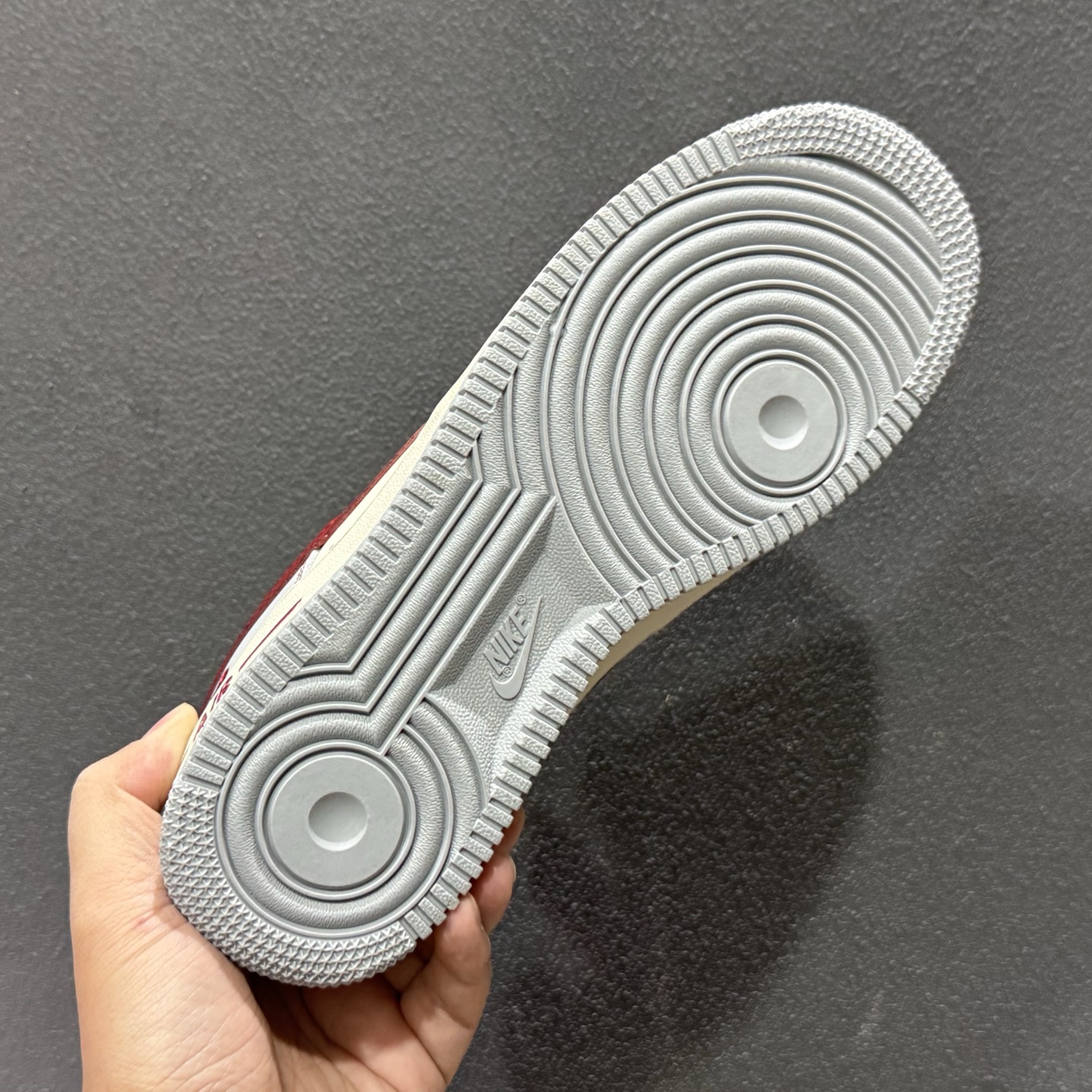 Nike Air Force 1'07 Low 情人节限定 烟灰赤痕 空军一号低帮休闲板鞋 NH0601-540-Top High Quatity Cheap Sneakers Fashion Clothing Clothes Bags handbags Shoes of all Brand wholesale With The best Quality And Beautiful Price from China Factory Chinese suppliers wholesaler seller Nike Air Force 1'07 Low 情人节限定 烟灰赤痕 空军一号低帮休闲板鞋 NH0601-540