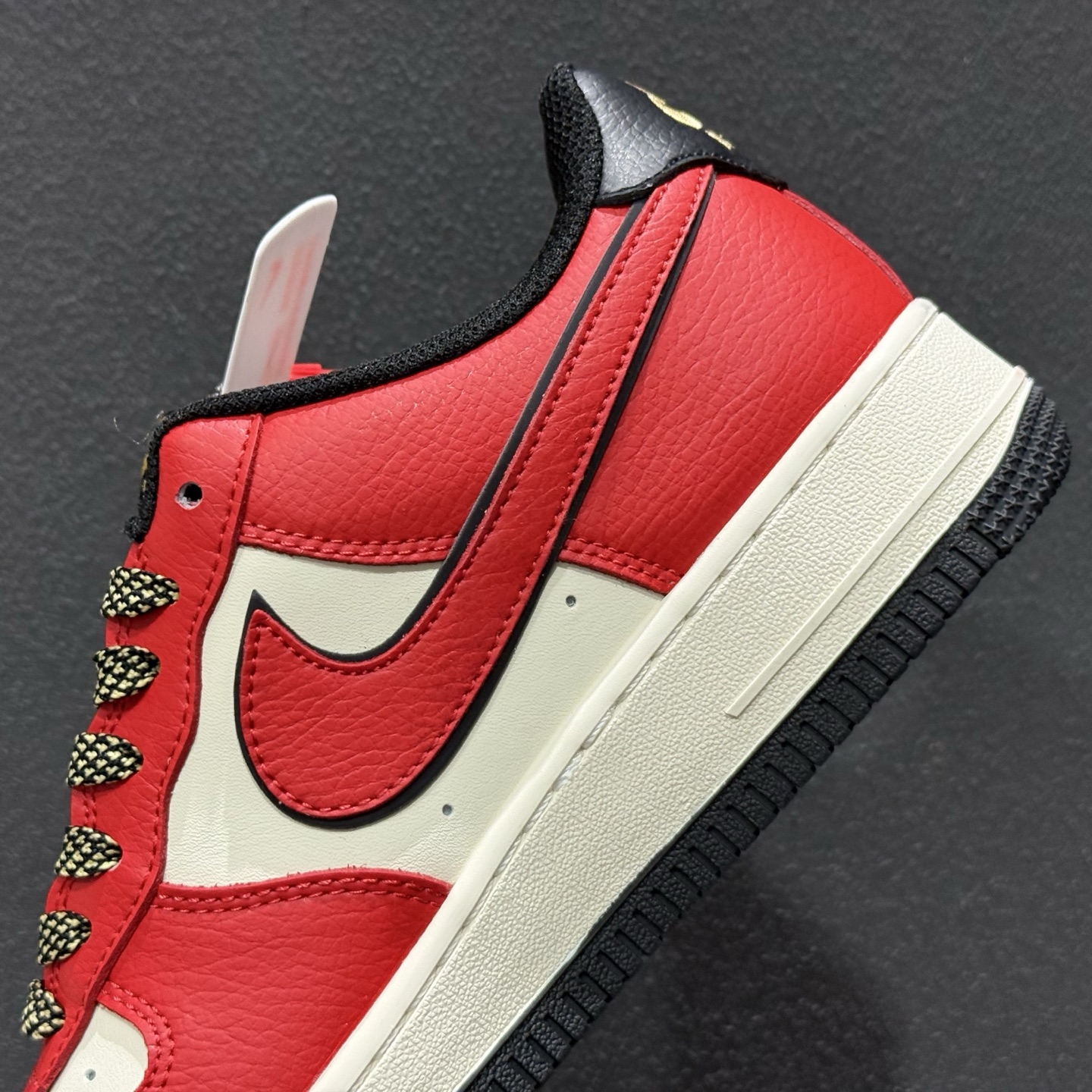 Nike Air Force 1'07 Low 马年限定 空军一号低帮休闲板鞋 QW5288-123 Nike Air Force 1'07 Low 马年限定 空军一号低帮休闲板鞋 QW5288-123
