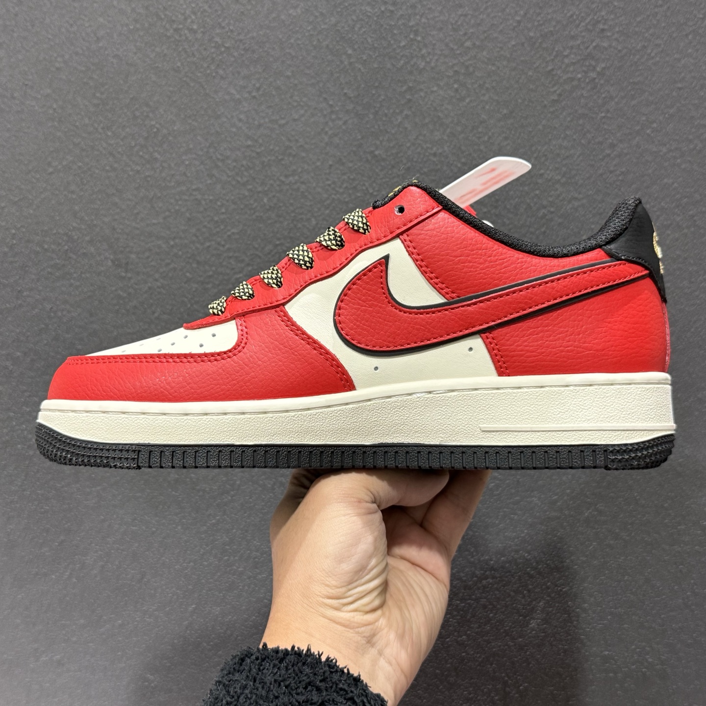 Nike Air Force 1'07 Low 马年限定 空军一号低帮休闲板鞋 QW5288-123 Nike Air Force 1'07 Low 马年限定 空军一号低帮休闲板鞋 QW5288-123