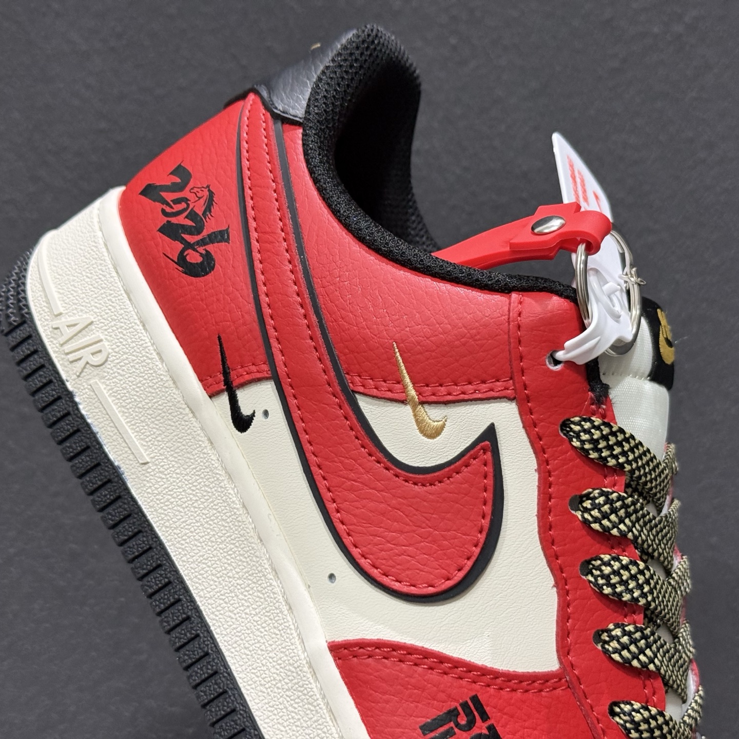 Nike Air Force 1'07 Low 马年限定 空军一号低帮休闲板鞋 QW5288-123 Nike Air Force 1'07 Low 马年限定 空军一号低帮休闲板鞋 QW5288-123