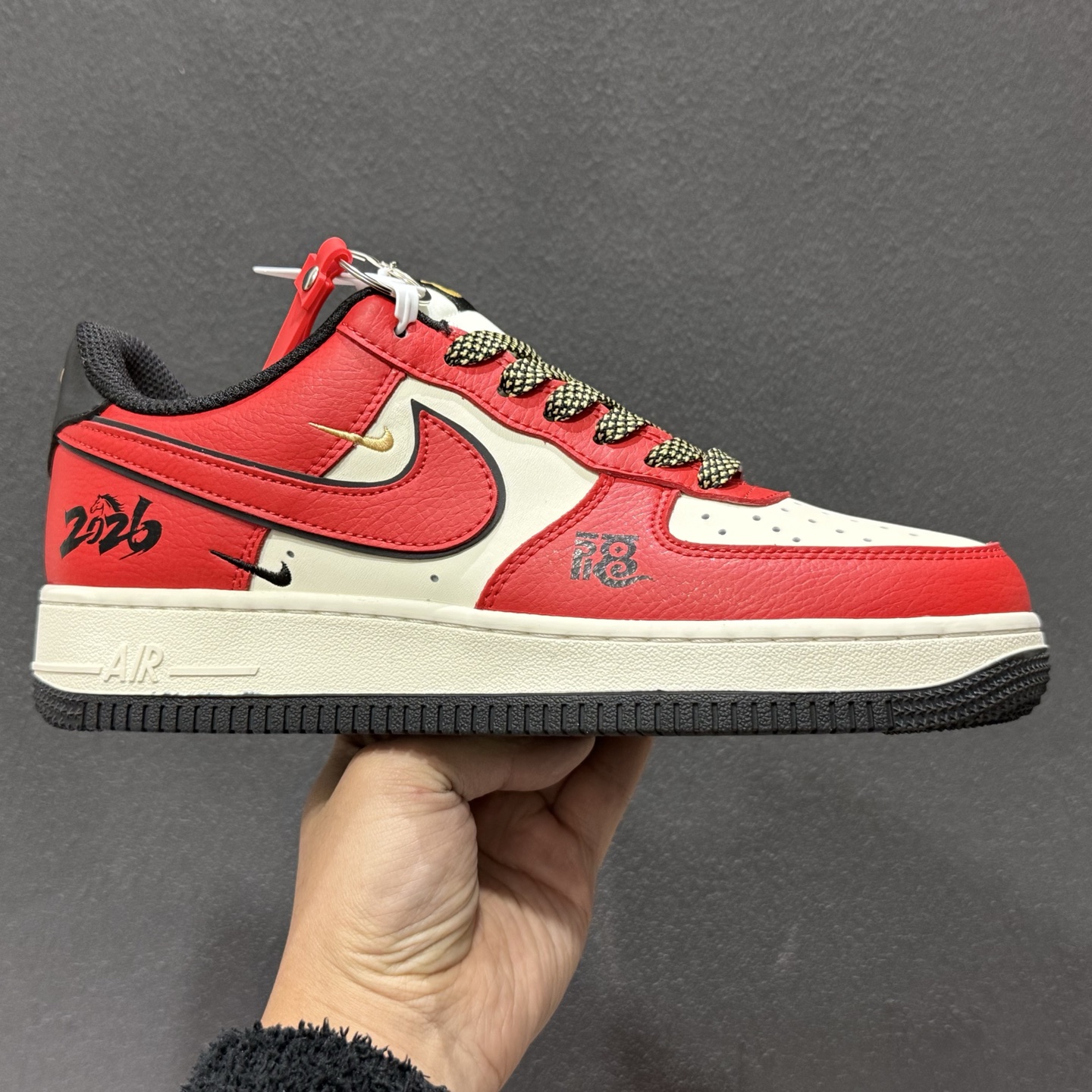 Nike Air Force 1’07 Low 马年限定 空军一号低帮休闲板鞋 QW5288-123 Nike Air Force 1’07 Low 马年限定 空军一号低帮休闲板鞋 QW5288-123