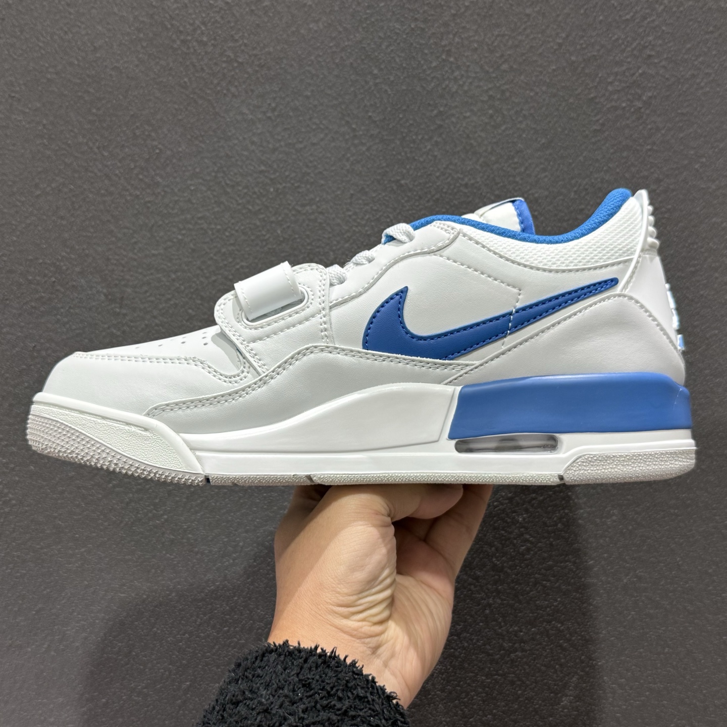 Air Jordan Legacy AJ312 Low 低帮复古篮球鞋 蓝白 HJ3480-140-Top High Quatity Cheap Sneakers Fashion Clothing Clothes Bags handbags Shoes of all Brand wholesale With The best Quality And Beautiful Price from China Factory Chinese suppliers wholesaler seller Air Jordan Legacy AJ312 Low 低帮复古篮球鞋 蓝白 HJ3480-140