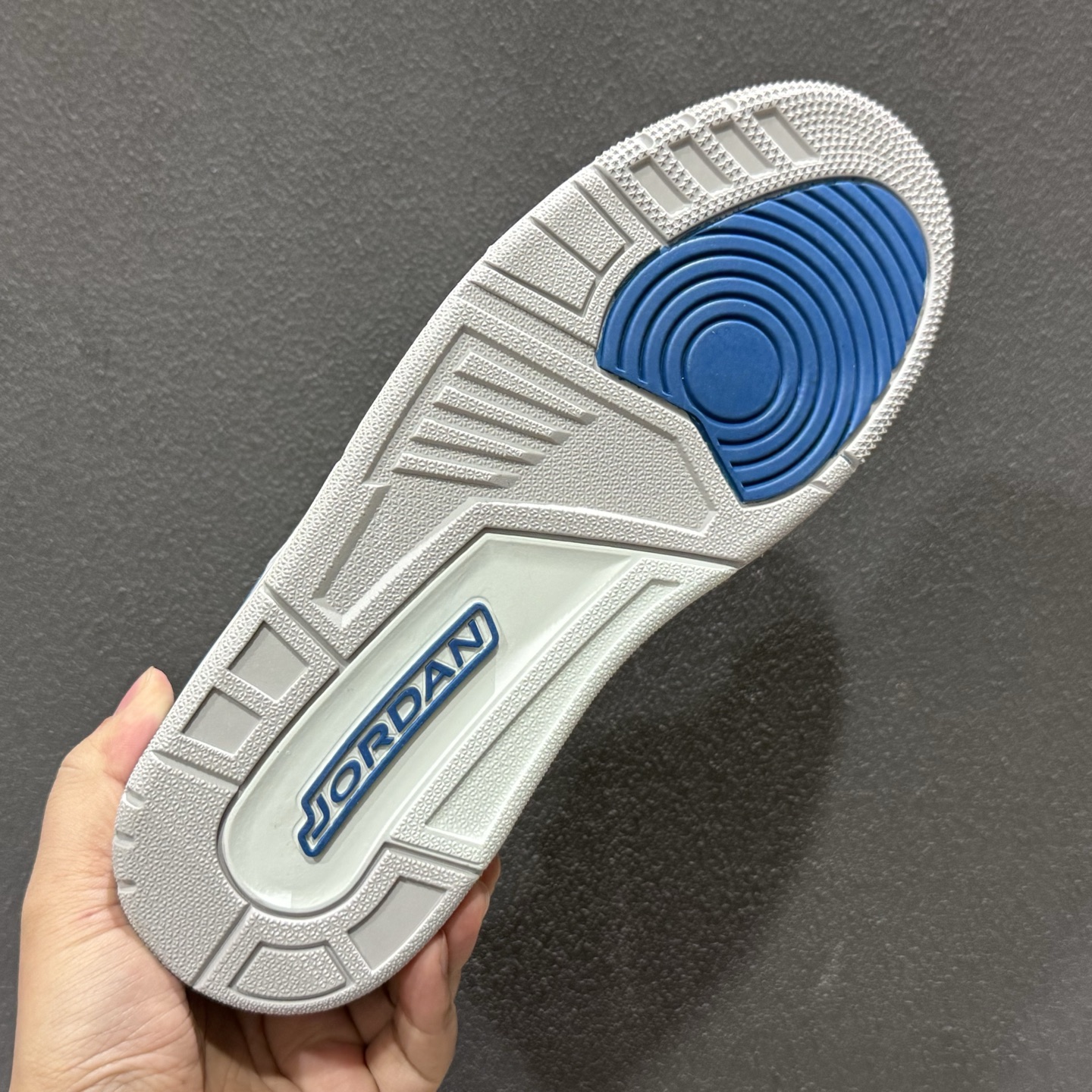 Air Jordan Legacy AJ312 Low 低帮复古篮球鞋 蓝白 HJ3480-140-Top High Quatity Cheap Sneakers Fashion Clothing Clothes Bags handbags Shoes of all Brand wholesale With The best Quality And Beautiful Price from China Factory Chinese suppliers wholesaler seller Air Jordan Legacy AJ312 Low 低帮复古篮球鞋 蓝白 HJ3480-140