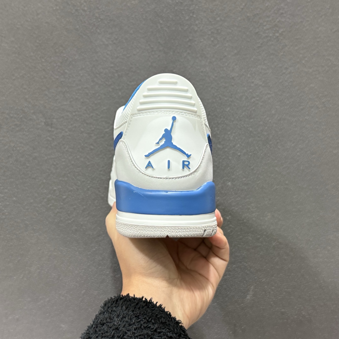 Air Jordan Legacy AJ312 Low 低帮复古篮球鞋 蓝白 HJ3480-140-Top High Quatity Cheap Sneakers Fashion Clothing Clothes Bags handbags Shoes of all Brand wholesale With The best Quality And Beautiful Price from China Factory Chinese suppliers wholesaler seller Air Jordan Legacy AJ312 Low 低帮复古篮球鞋 蓝白 HJ3480-140