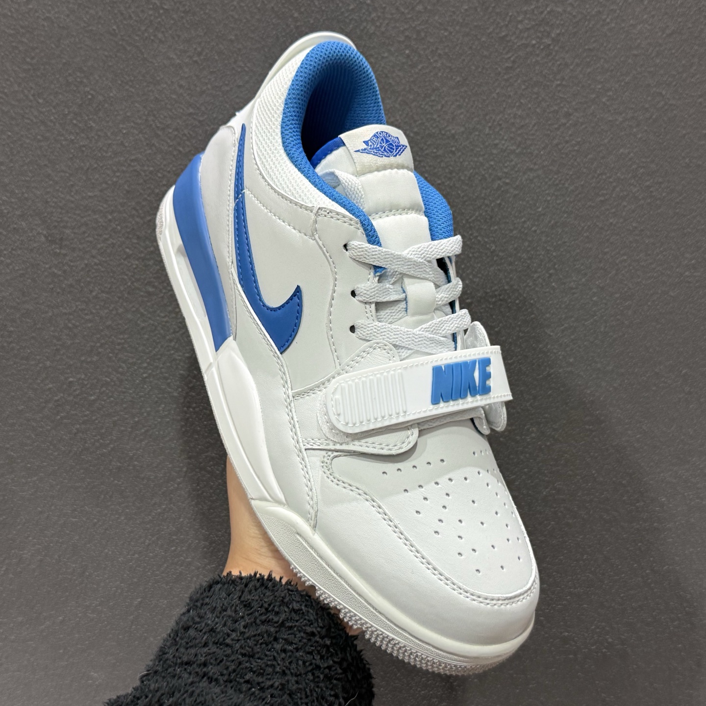 Air Jordan Legacy AJ312 Low 低帮复古篮球鞋 蓝白 HJ3480-140-Top High Quatity Cheap Sneakers Fashion Clothing Clothes Bags handbags Shoes of all Brand wholesale With The best Quality And Beautiful Price from China Factory Chinese suppliers wholesaler seller Air Jordan Legacy AJ312 Low 低帮复古篮球鞋 蓝白 HJ3480-140