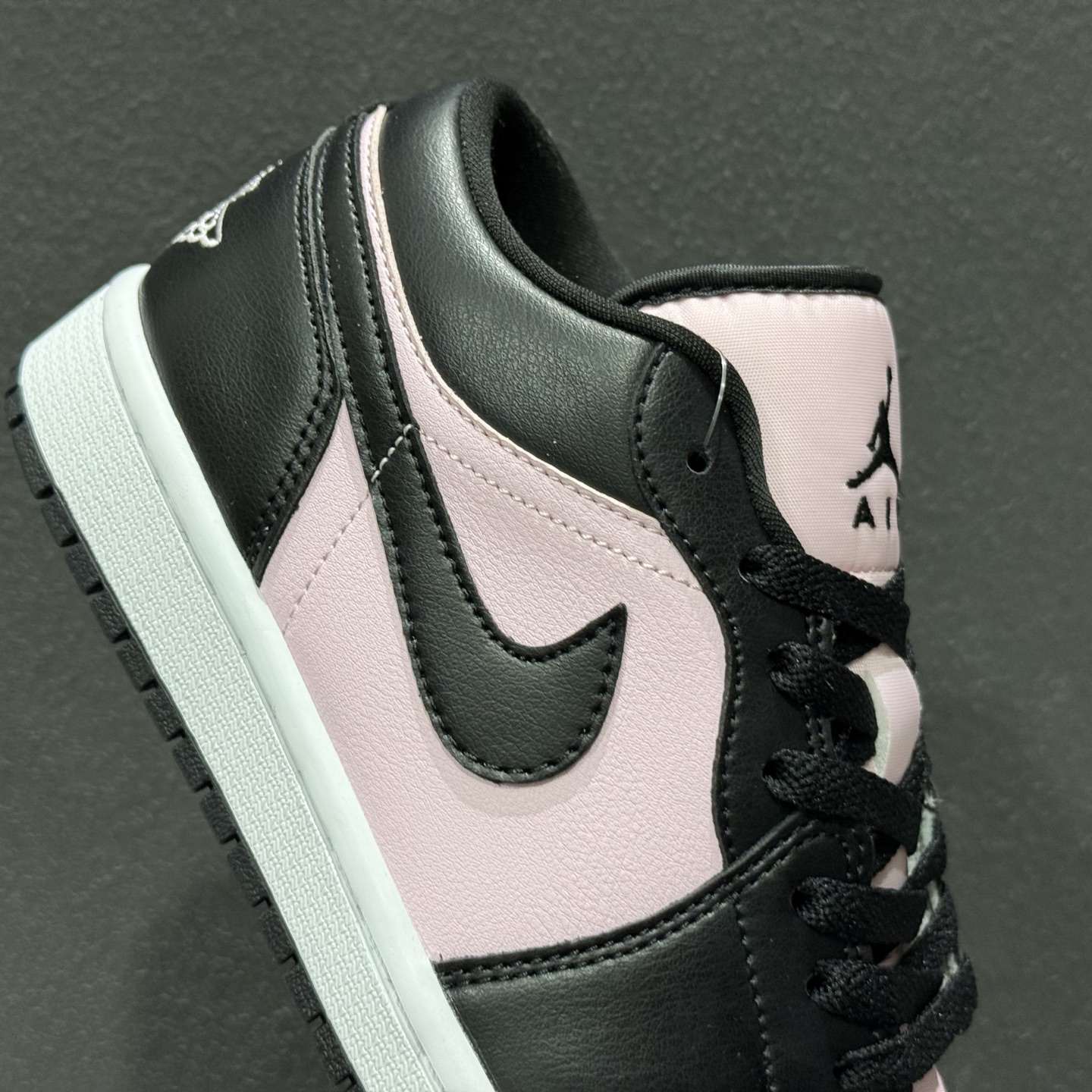 Air Jordan 1 Low AJ1 乔1黑粉 低帮文化休闲板鞋 IO3394-663 Air Jordan 1 Low AJ1 乔1黑粉 低帮文化休闲板鞋 IO3394-663