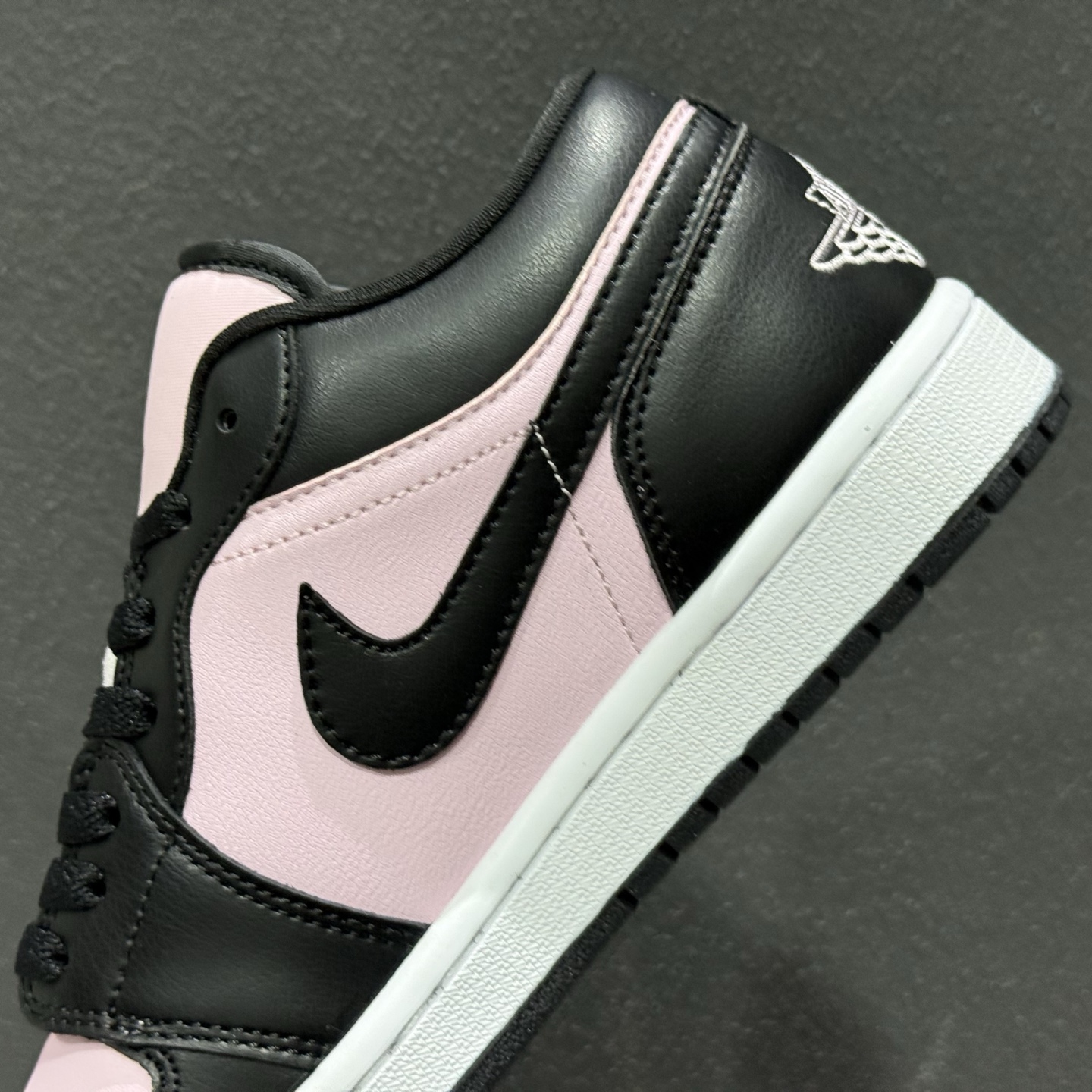 Air Jordan 1 Low AJ1 乔1黑粉 低帮文化休闲板鞋 IO3394-663 Air Jordan 1 Low AJ1 乔1黑粉 低帮文化休闲板鞋 IO3394-663