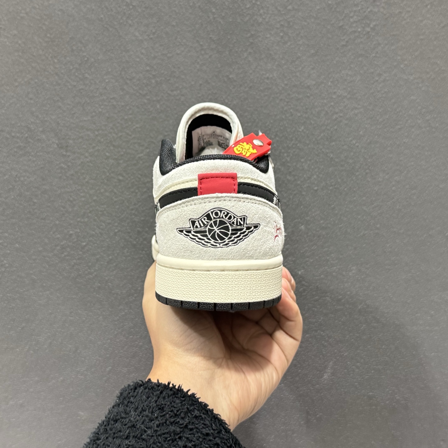 Air Jordan 1 Low AJ1 乔1 2026 马年限定 高端定制 低帮复古篮球鞋 LX1988-826-Top High Quatity Cheap Sneakers Fashion Clothing Clothes Bags handbags Shoes of all Brand wholesale With The best Quality And Beautiful Price from China Factory Chinese suppliers wholesaler seller Air Jordan 1 Low AJ1 乔1 2026 马年限定 高端定制 低帮复古篮球鞋 LX1988-826
